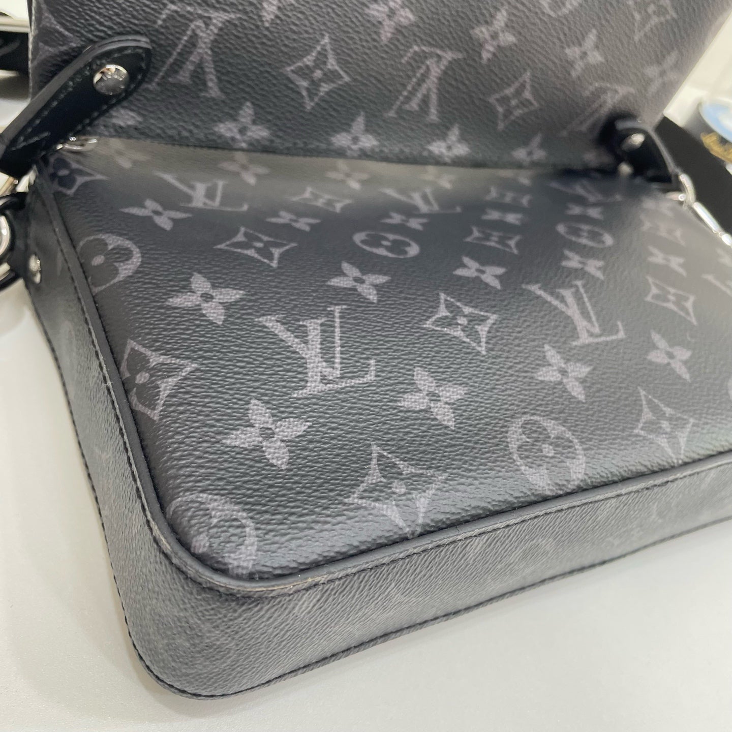 Louis Vuitton Messenger Bag