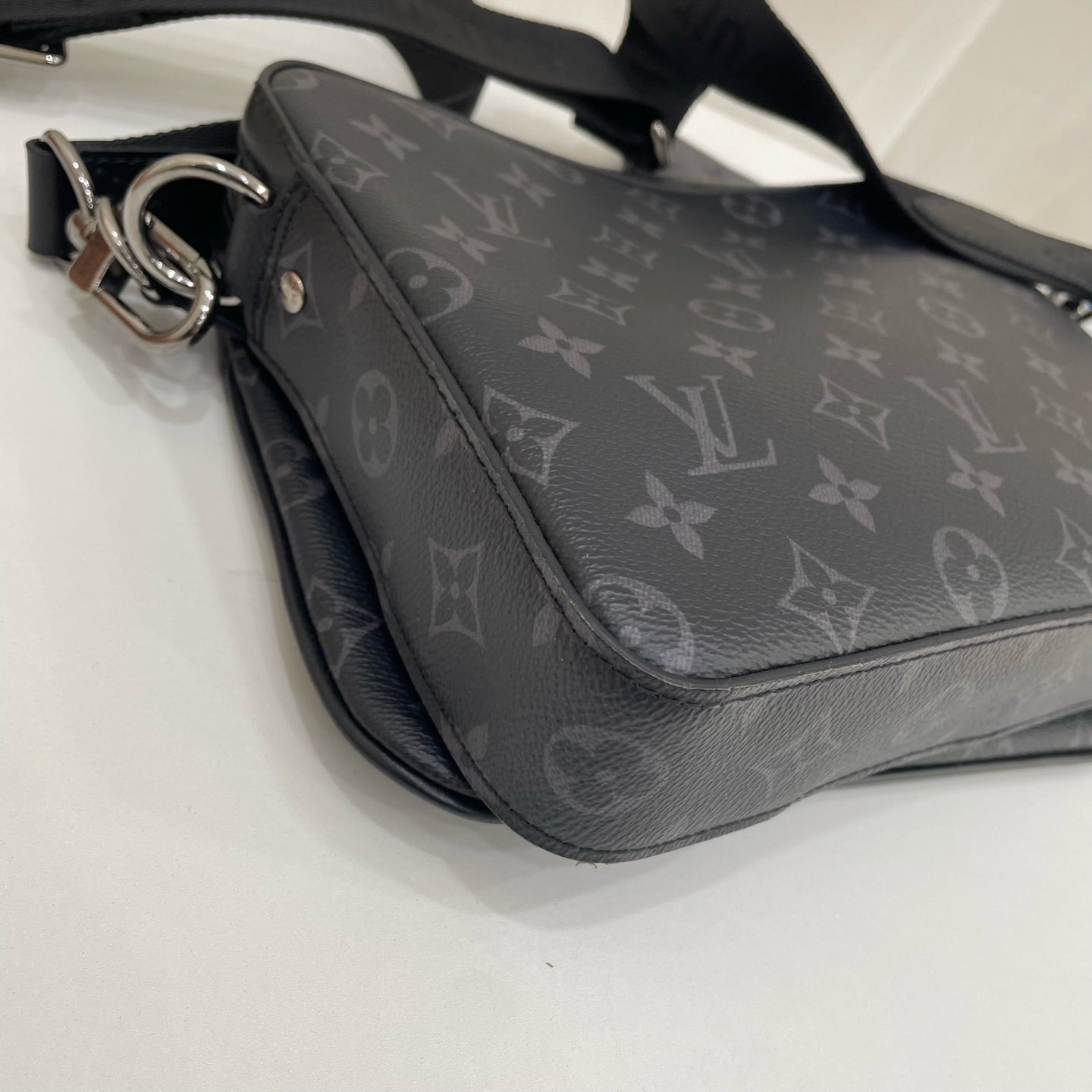 Louis Vuitton Messenger Bag