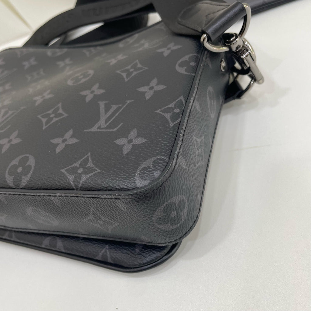 Louis Vuitton Messenger Bag