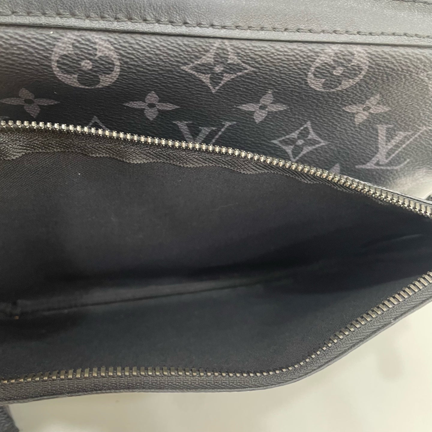 Louis Vuitton Messenger Bag