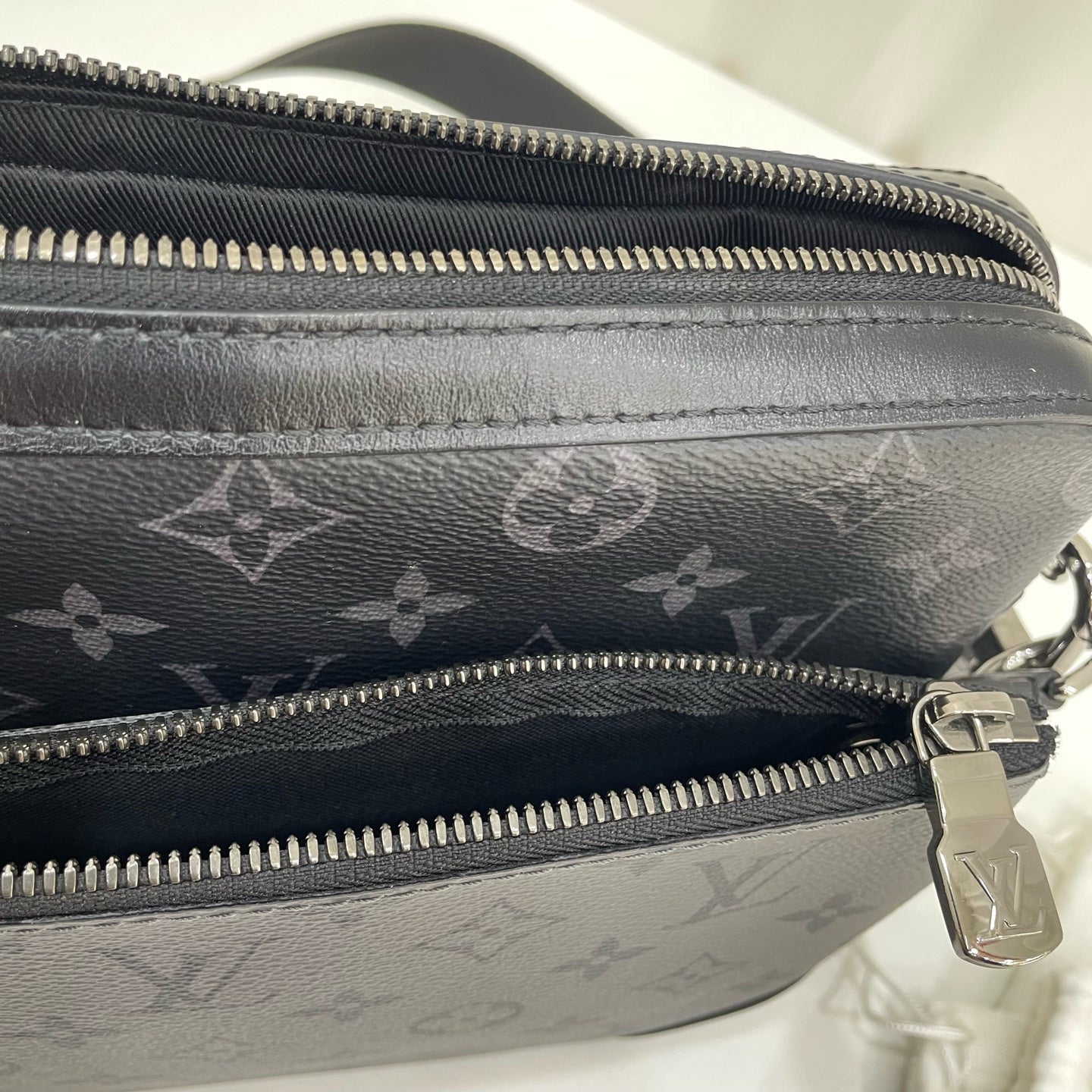 Louis Vuitton Messenger Bag