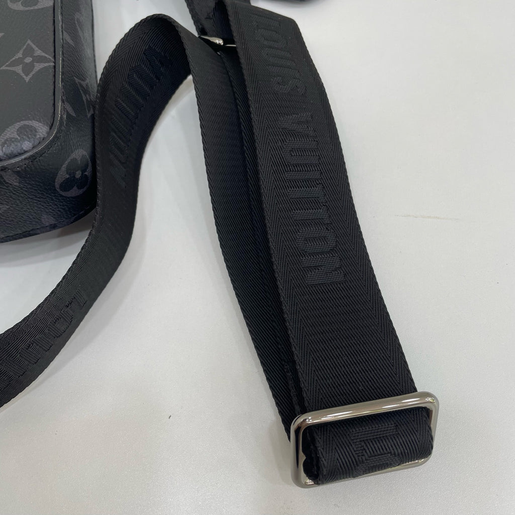 Louis Vuitton Messenger Bag