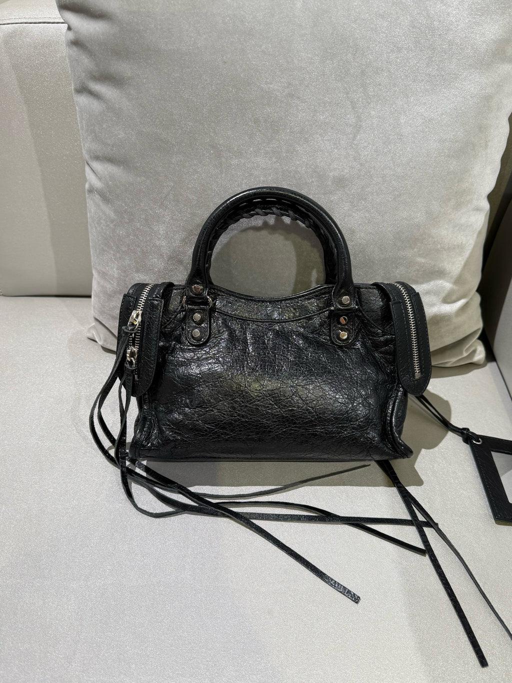 Balenciaga Black Crossbody 300295-DB5XN-1060