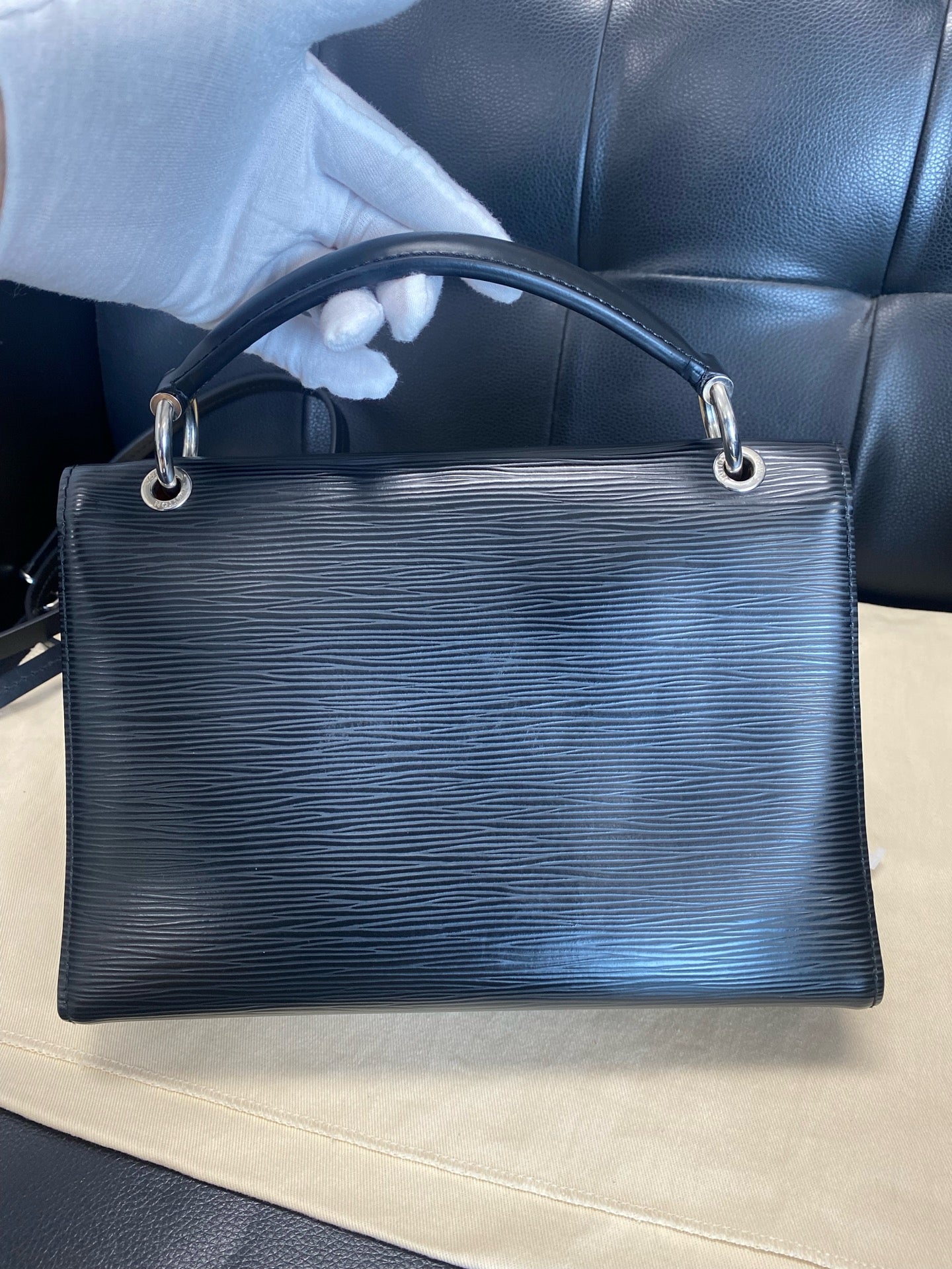 Louis Vuitton Black Messenger Bag M55977