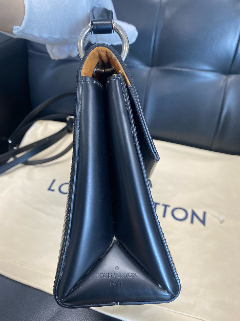 Louis Vuitton Black Messenger Bag M55977