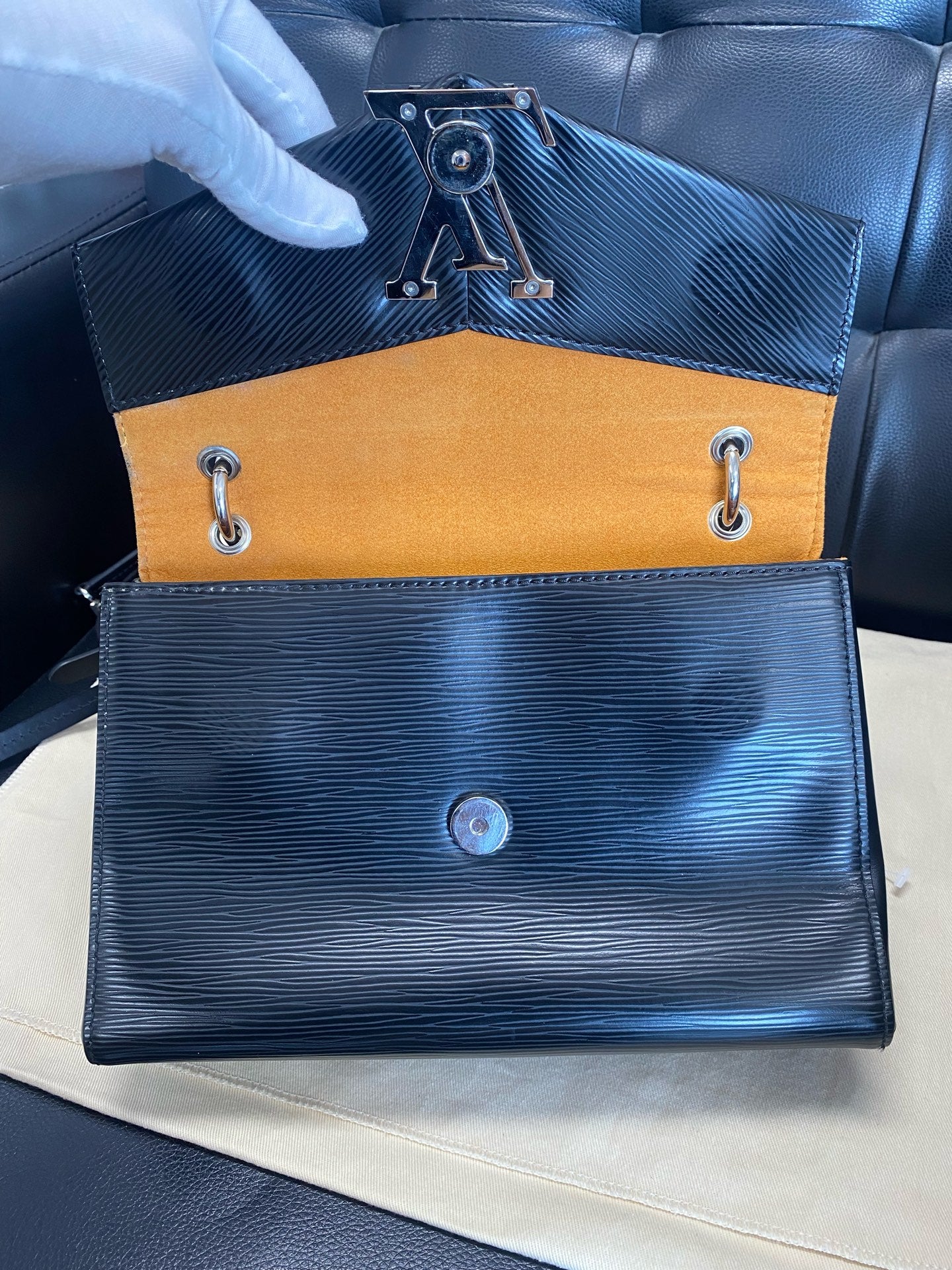 Louis Vuitton Black Messenger Bag M55977