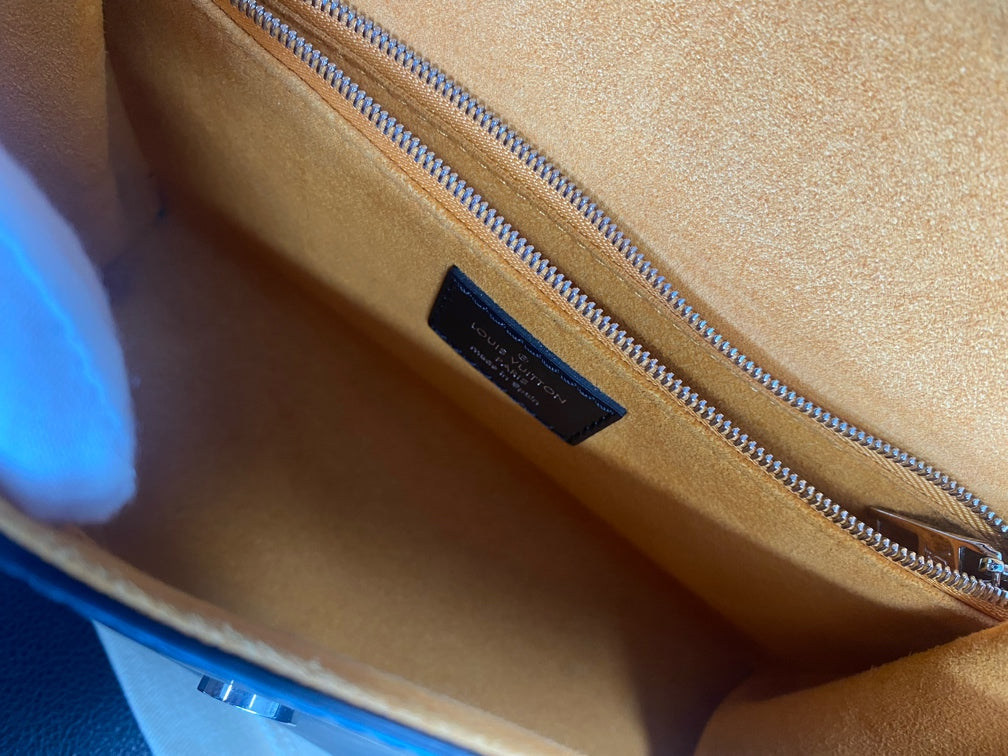 Louis Vuitton Black Messenger Bag M55977