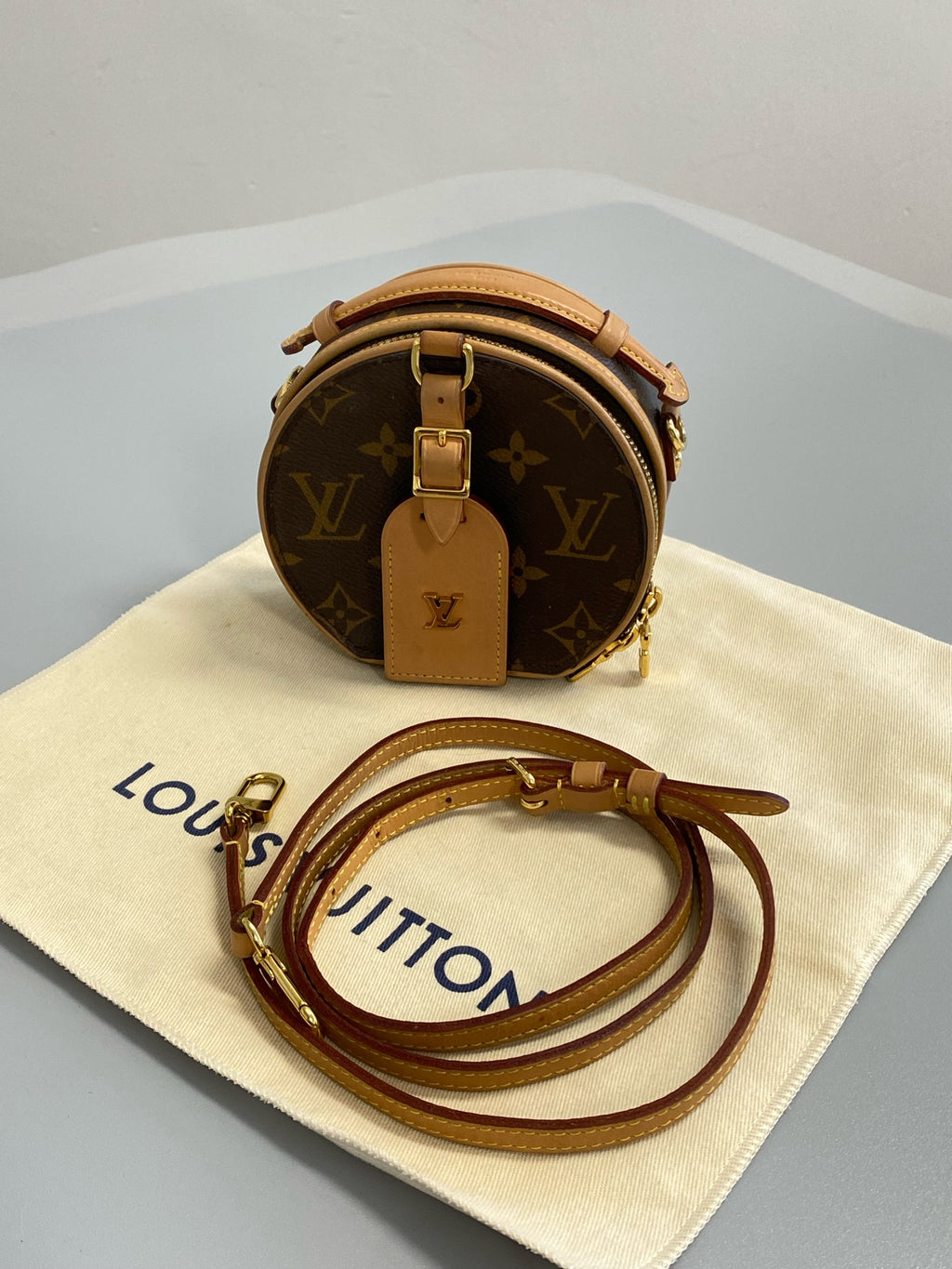 Louis Vuitton Boite Chapeau M44699
