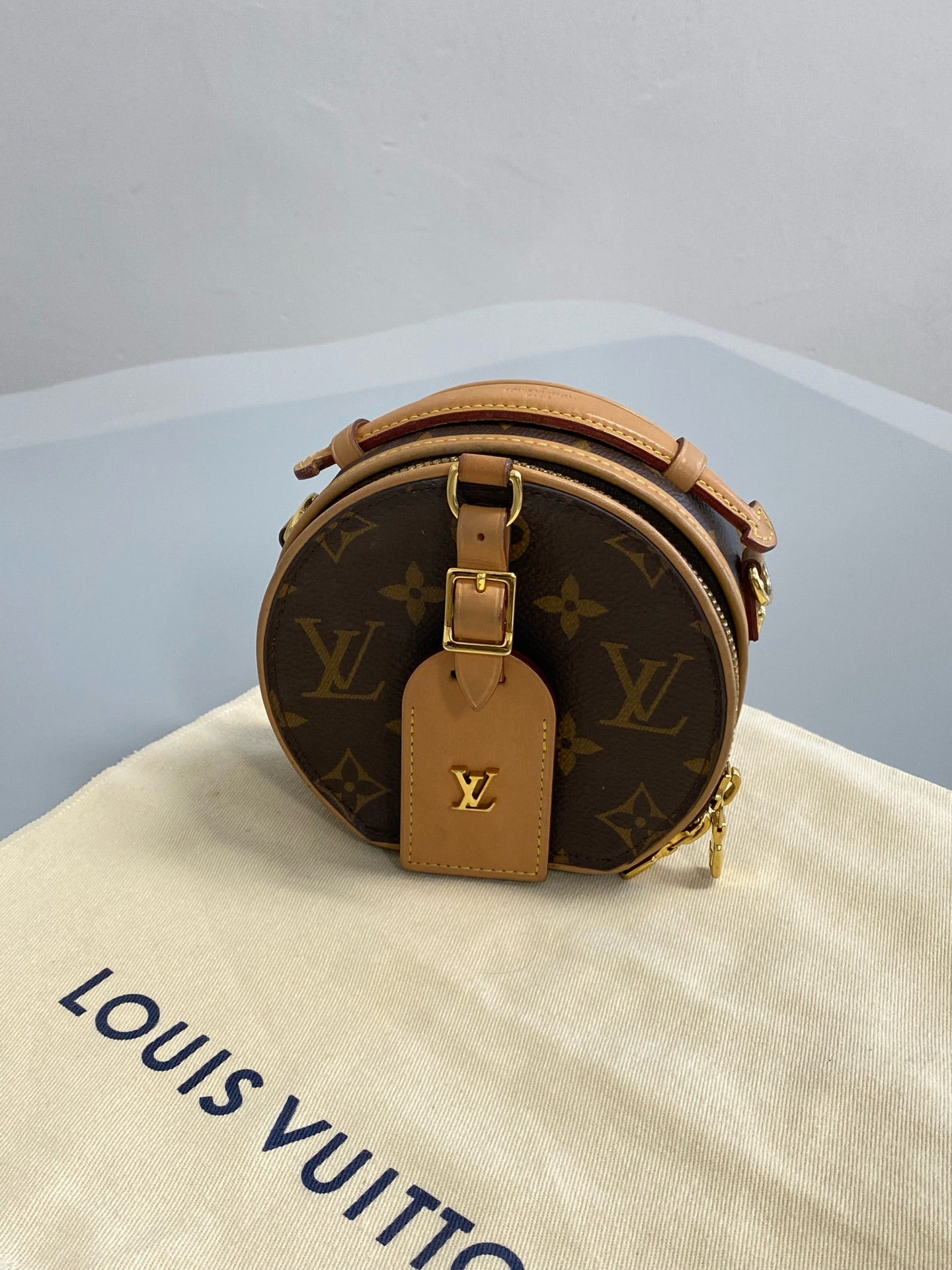 Louis Vuitton Boite Chapeau M44699