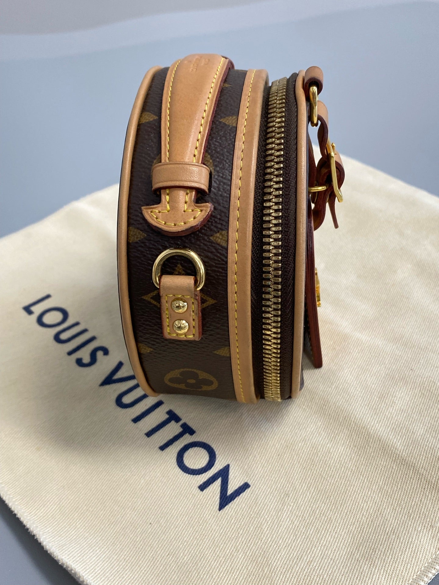 Louis Vuitton Boite Chapeau M44699