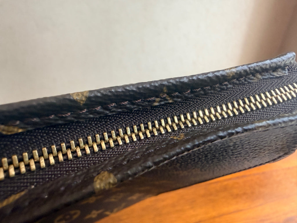 Louis Vuitton Canvas Clutch M47542