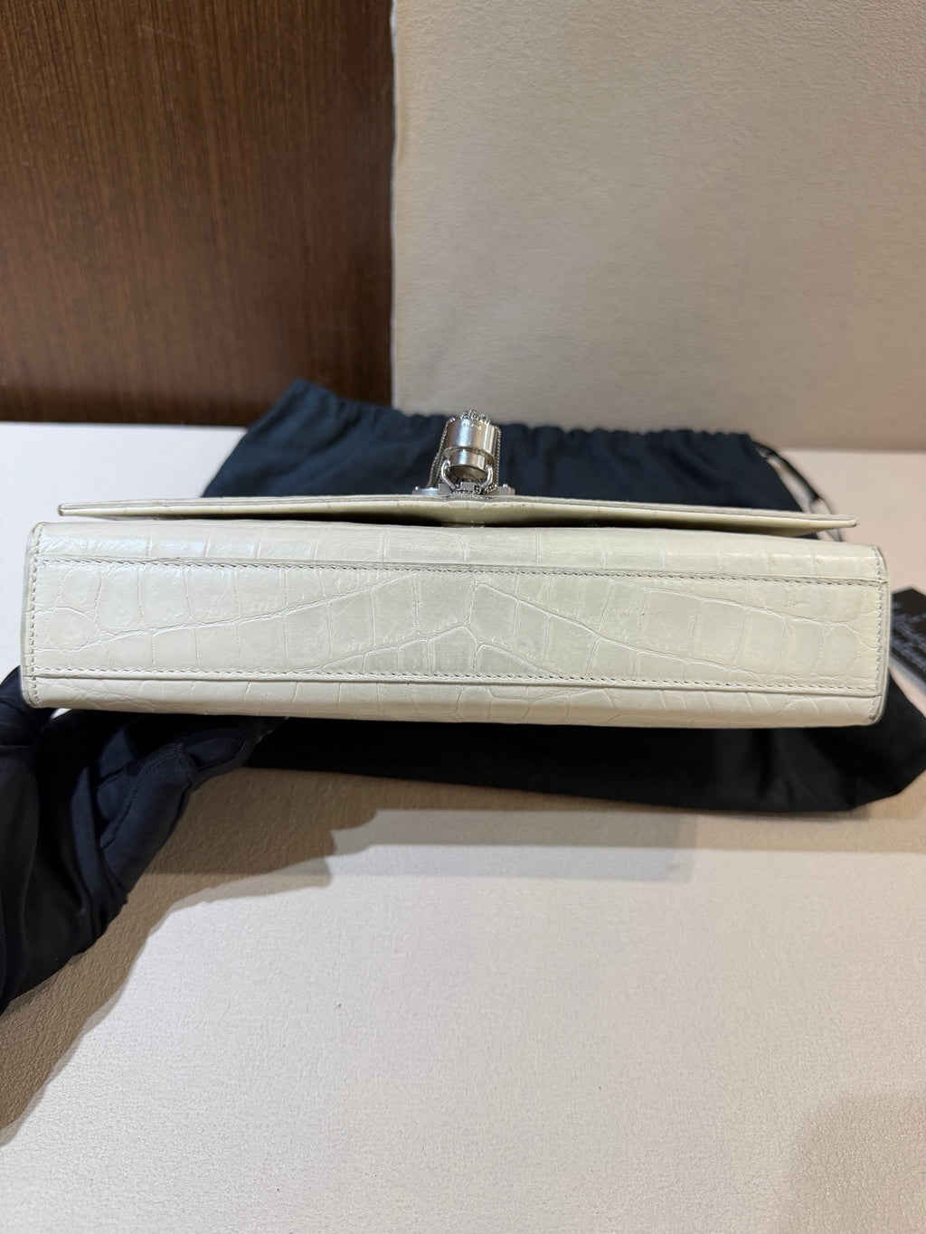 Hermes White