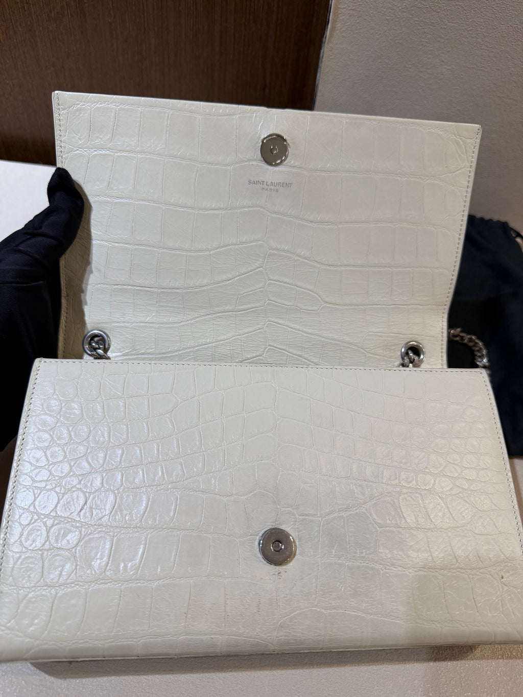 Hermes White