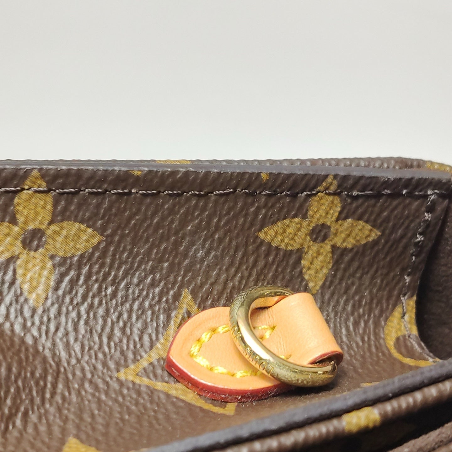 Louis Vuitton Wallet On Chain Lily M82509