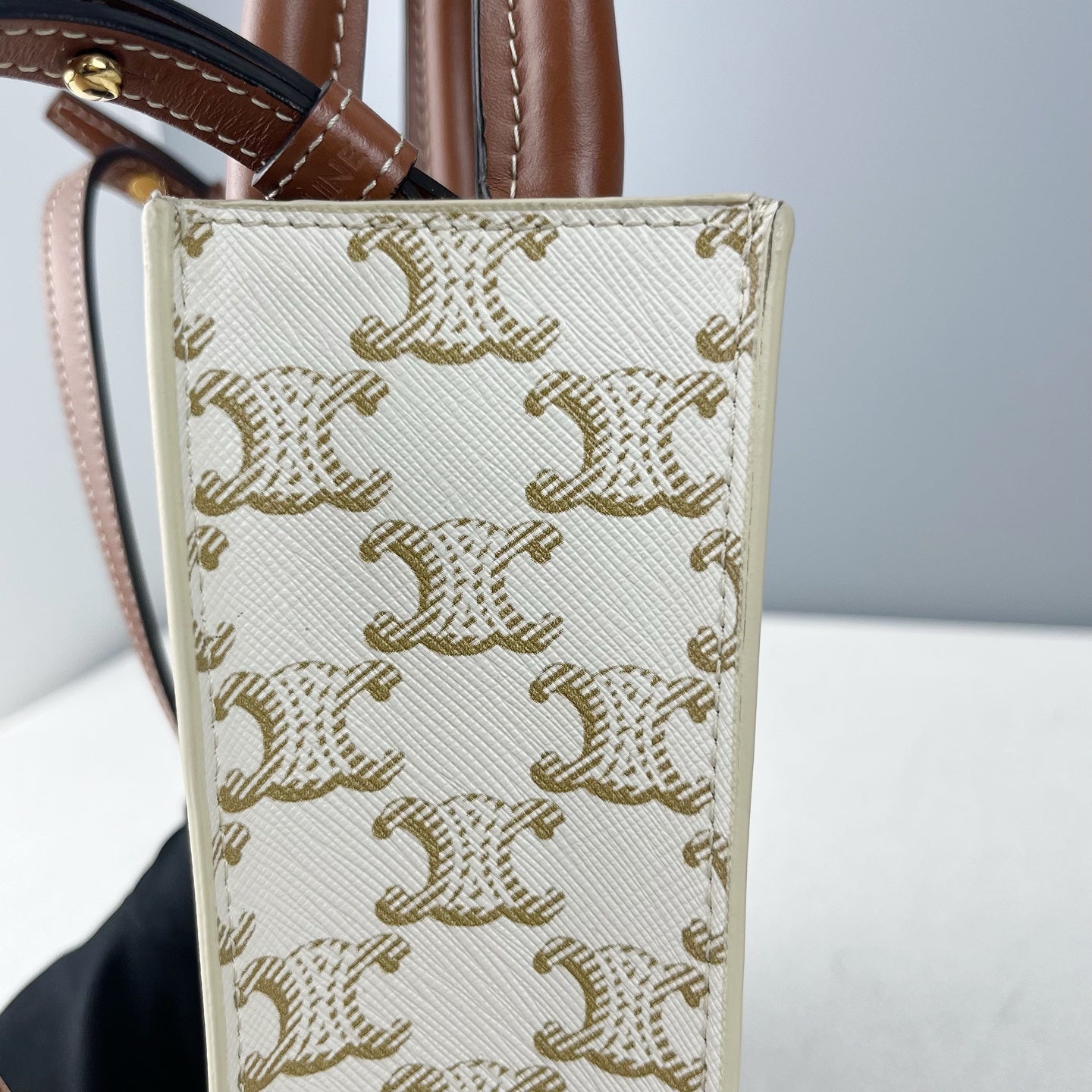 Celine White CONF.194372BZK.01BC