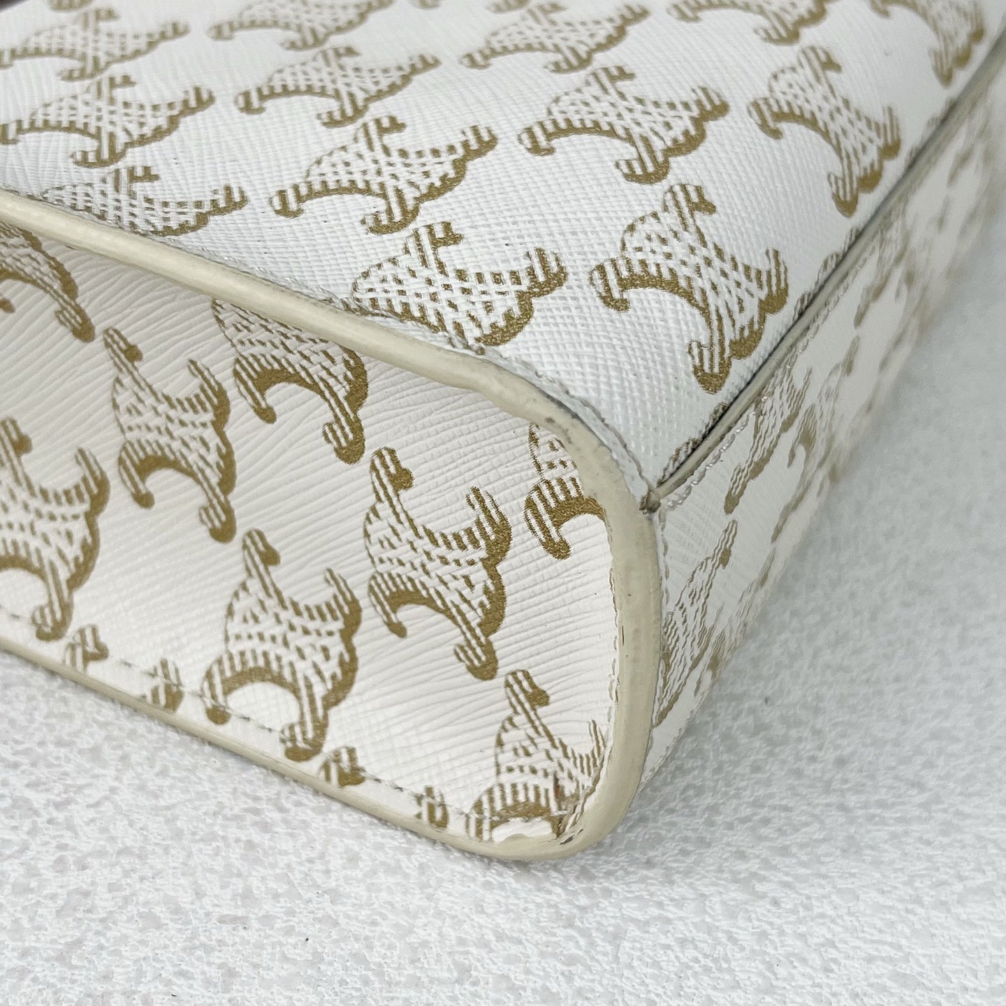 Celine White CONF.194372BZK.01BC