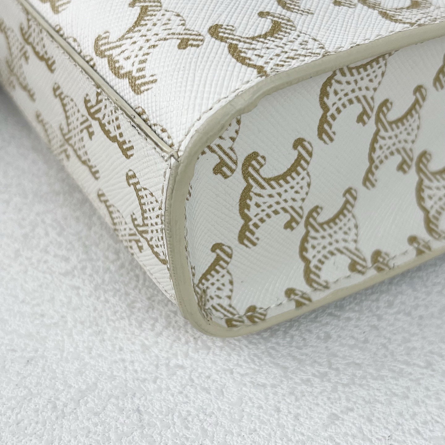Celine White CONF.194372BZK.01BC