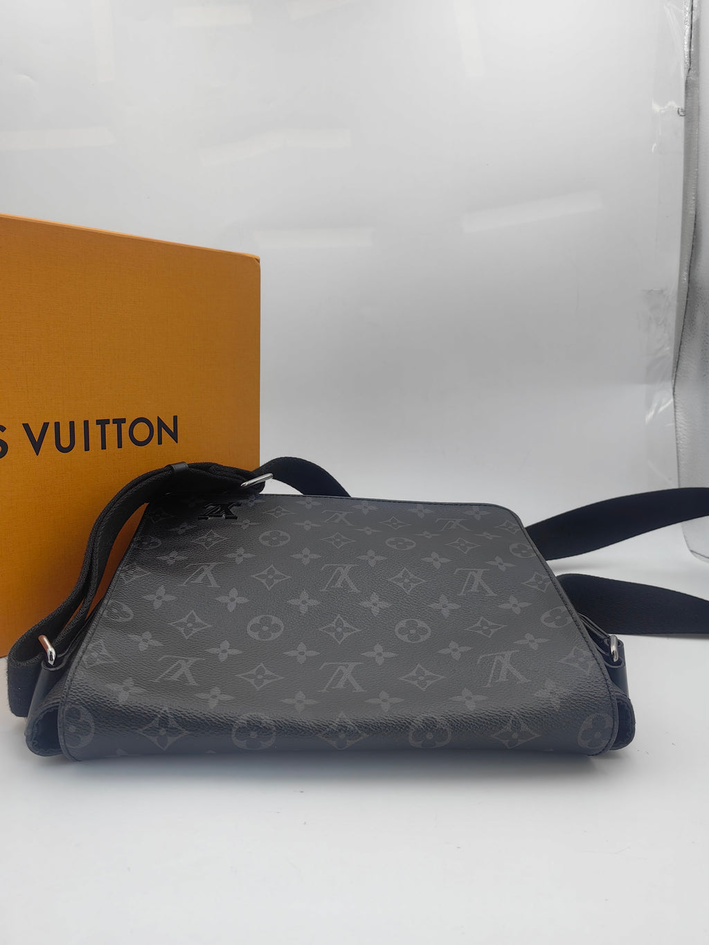 Louis Vuitton Messenger Bag