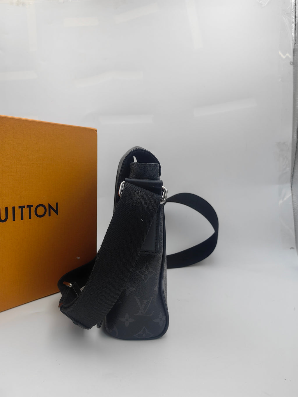 Louis Vuitton Messenger Bag