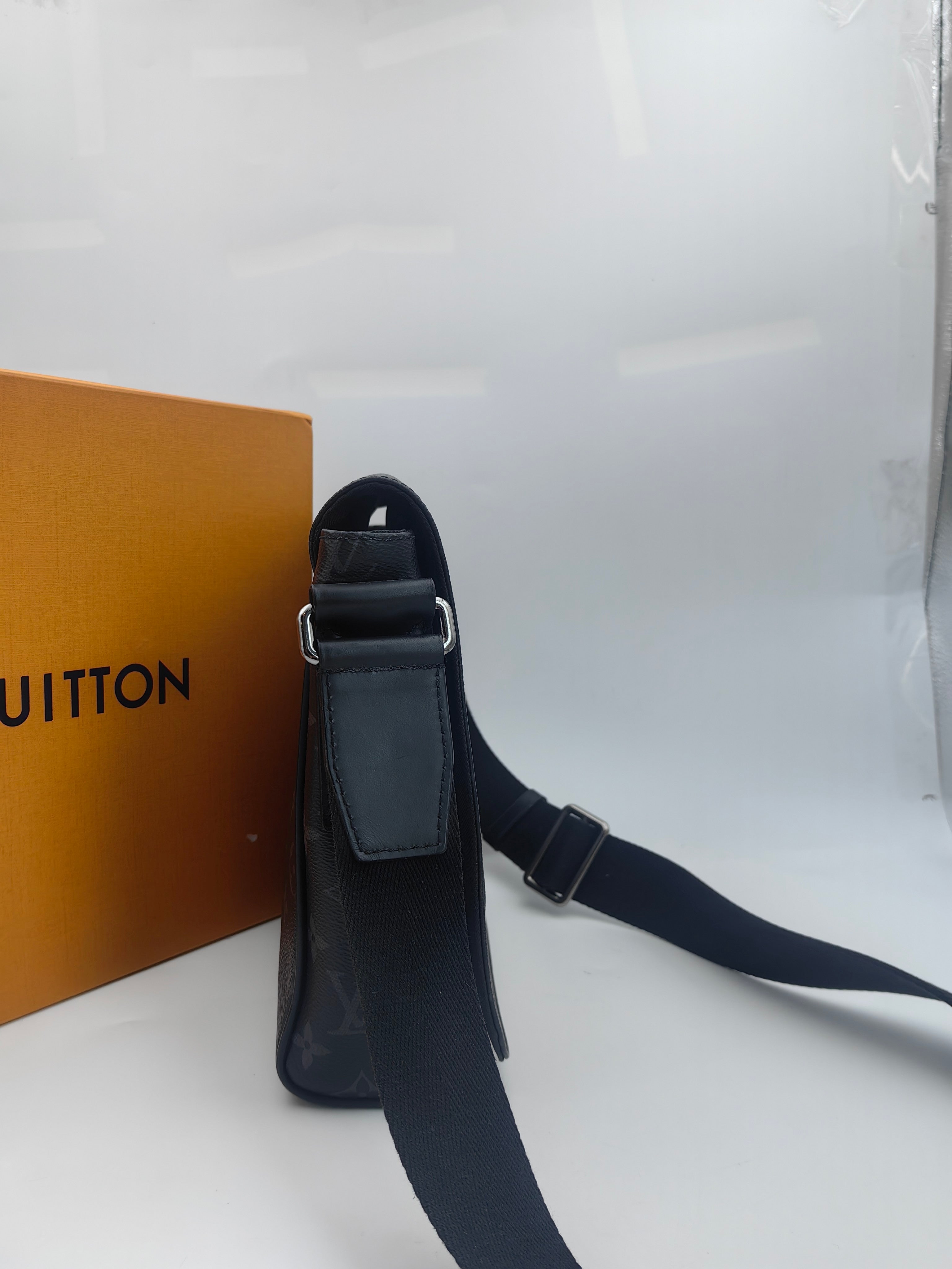 Louis Vuitton Messenger Bag