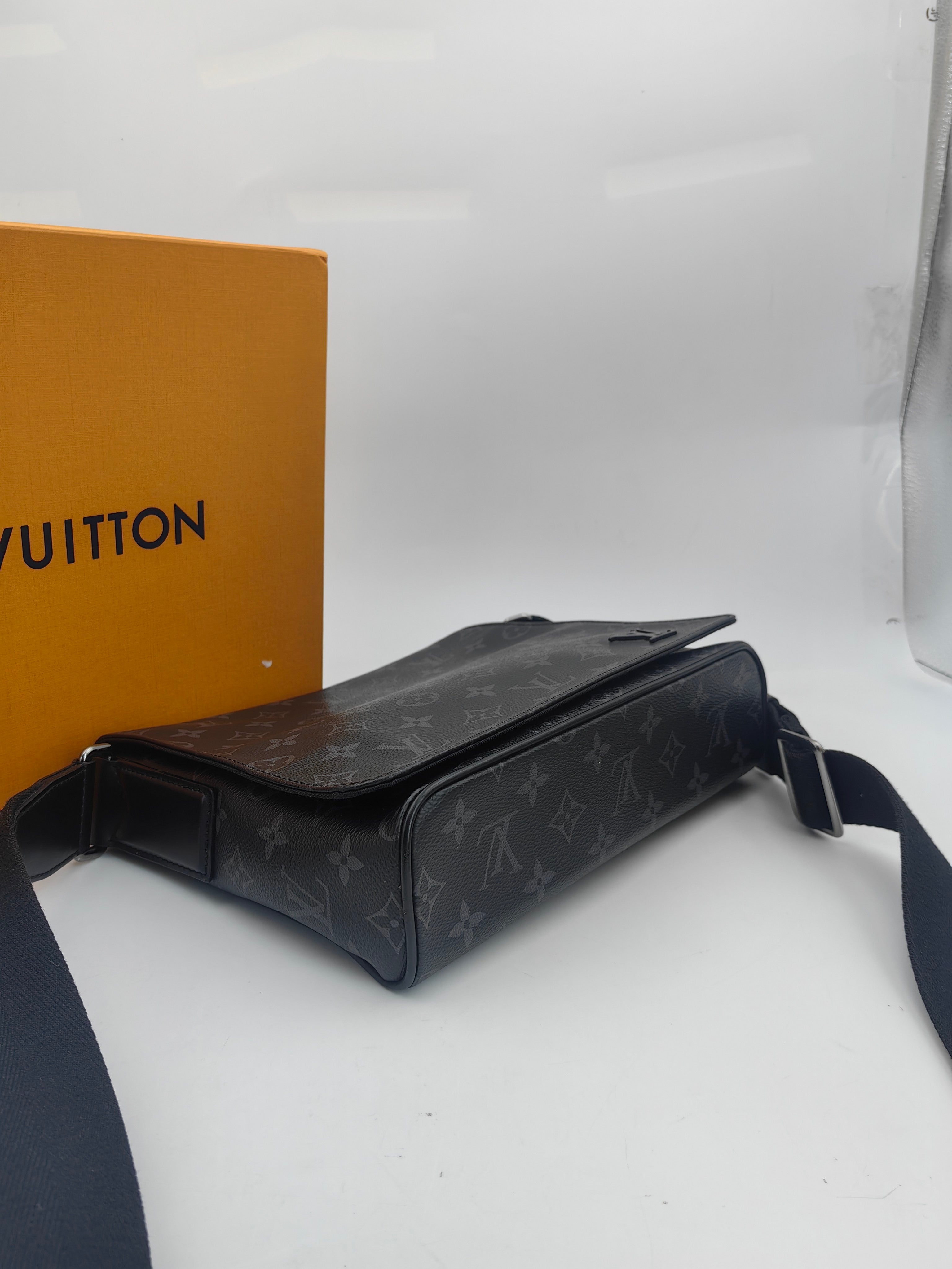 Louis Vuitton Messenger Bag