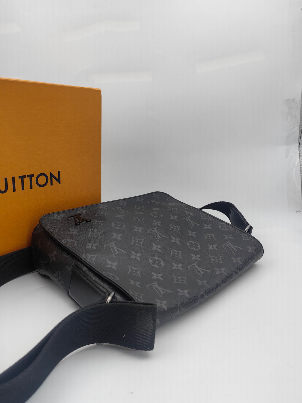Louis Vuitton Messenger Bag