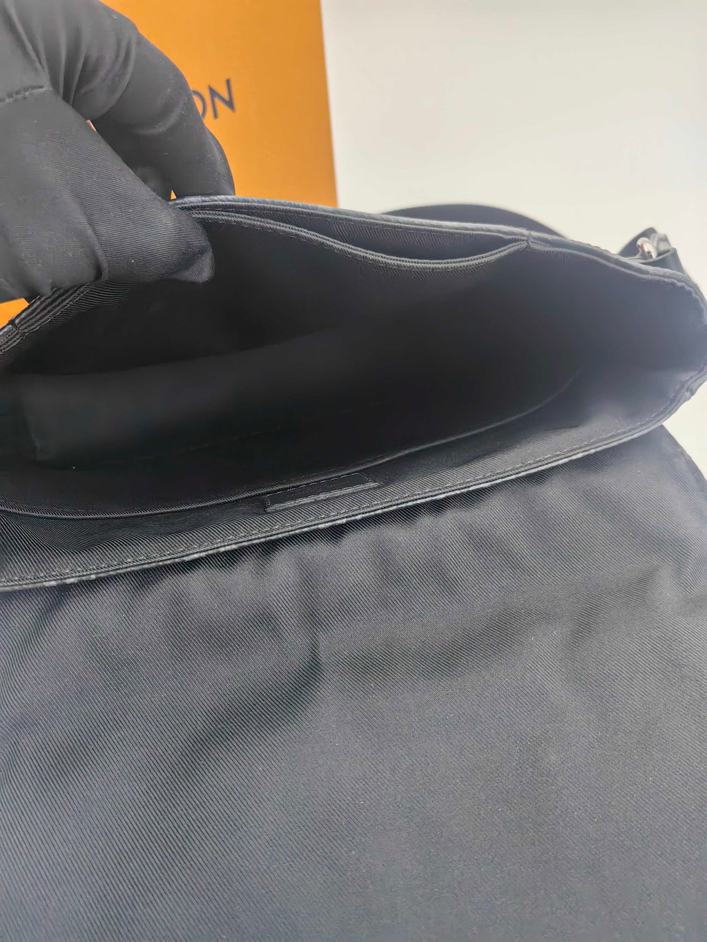 Louis Vuitton Messenger Bag