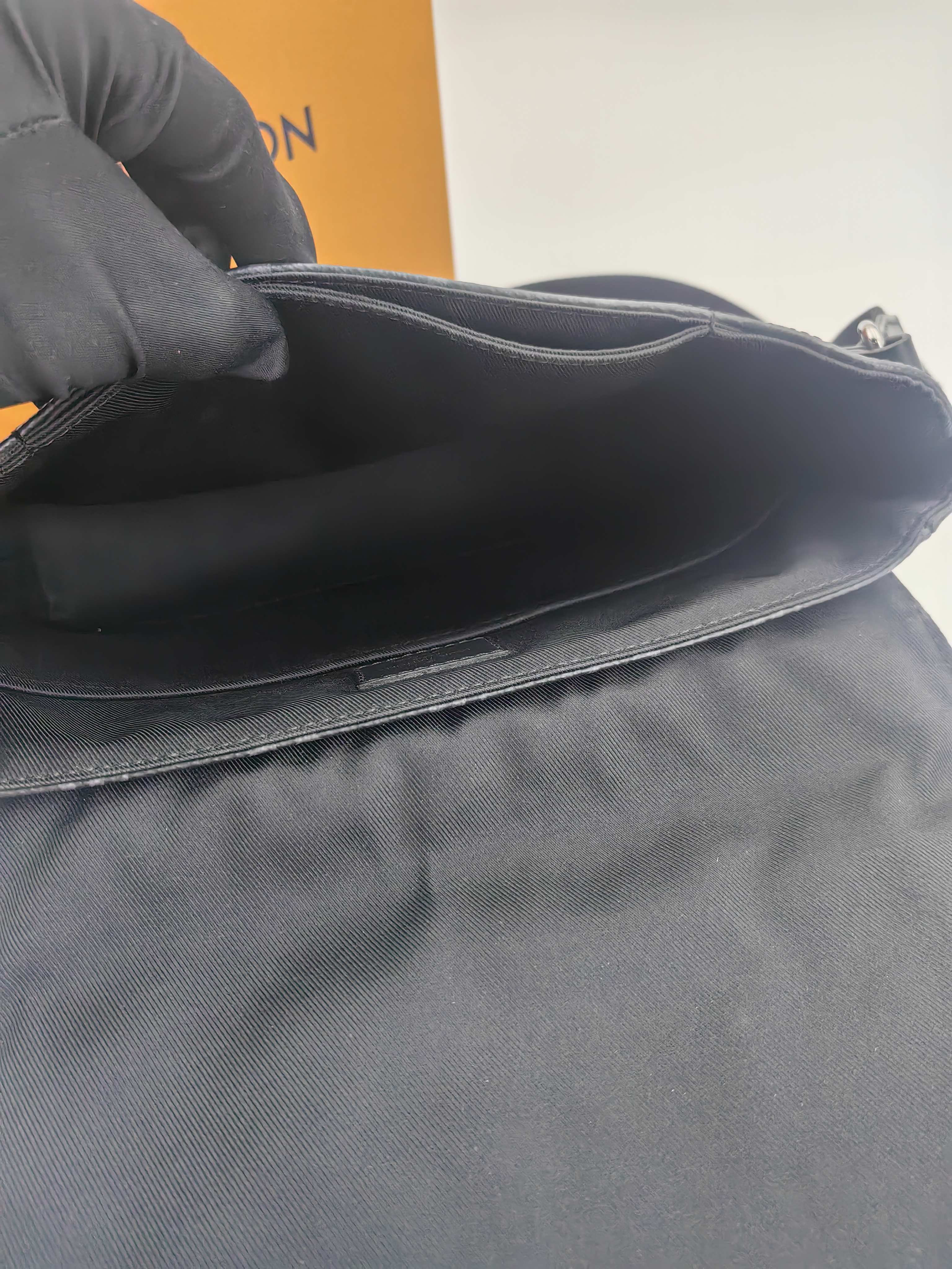 Louis Vuitton Messenger Bag