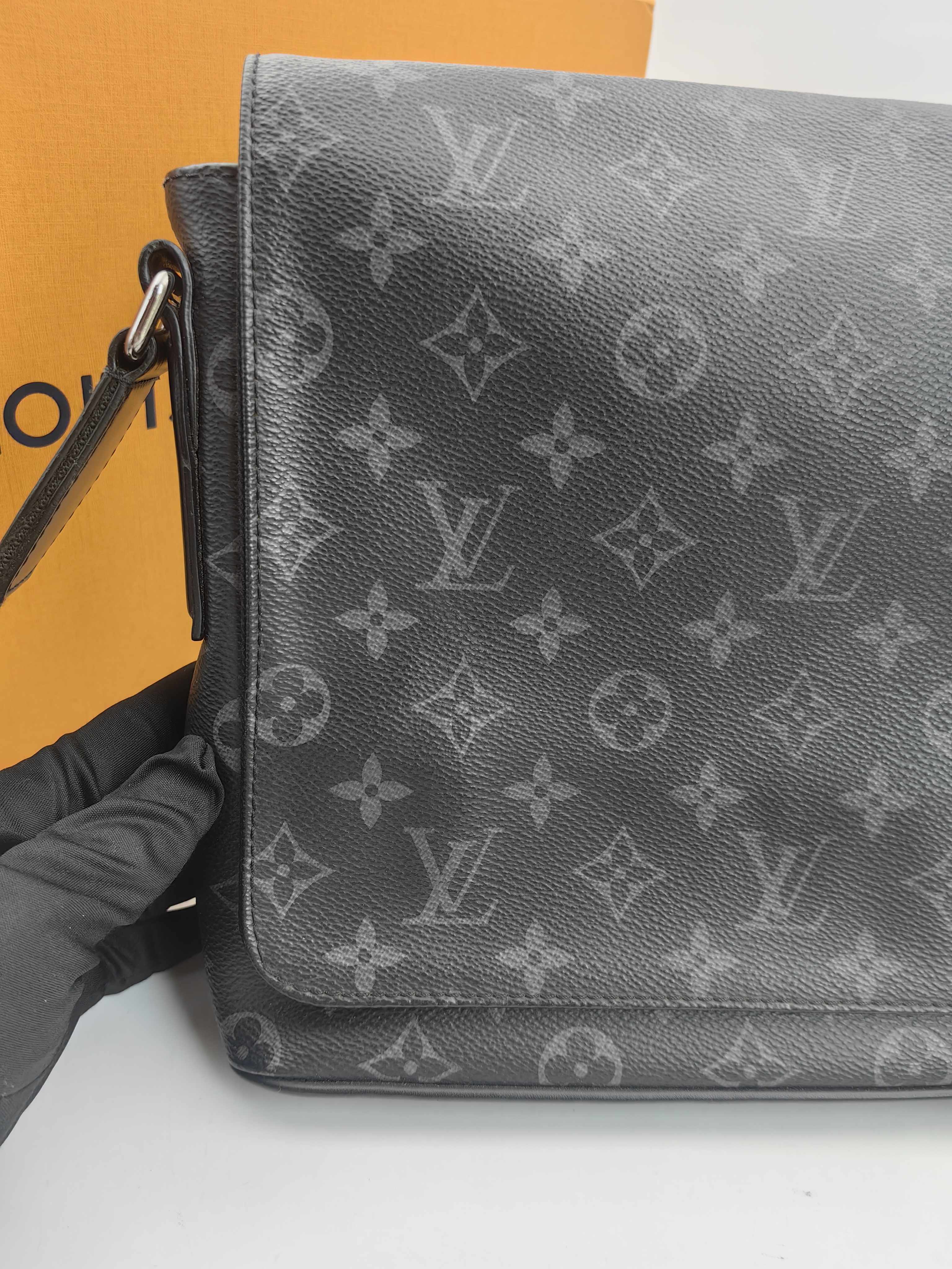 Louis Vuitton Messenger Bag