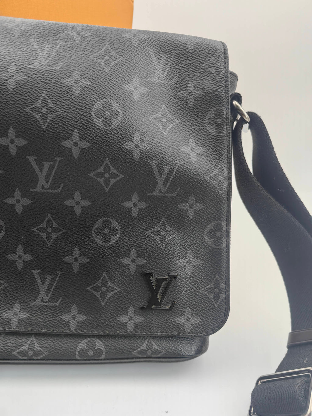 Louis Vuitton Messenger Bag