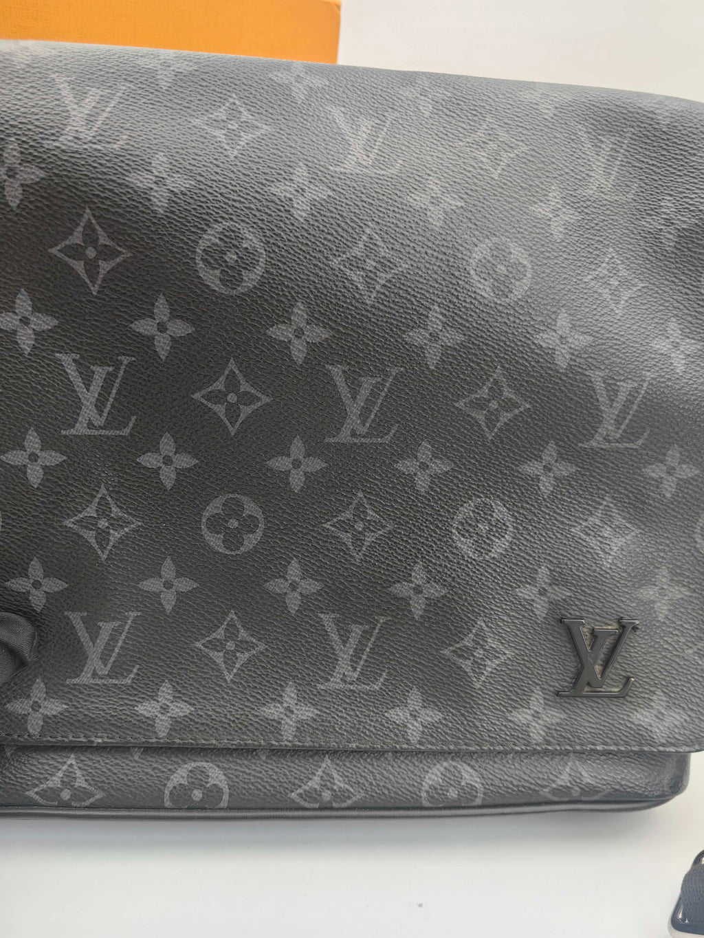 Louis Vuitton Messenger Bag