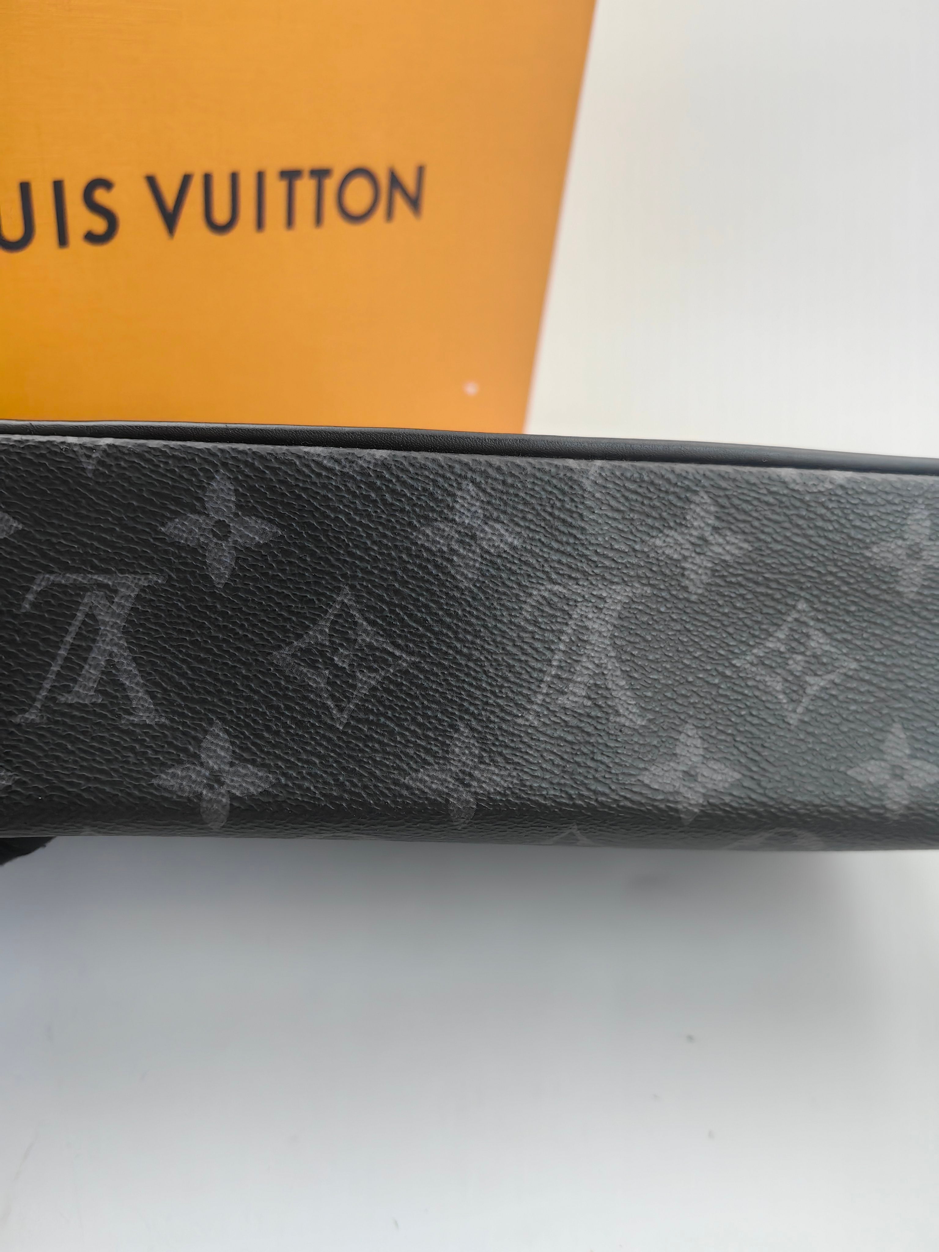 Louis Vuitton Messenger Bag