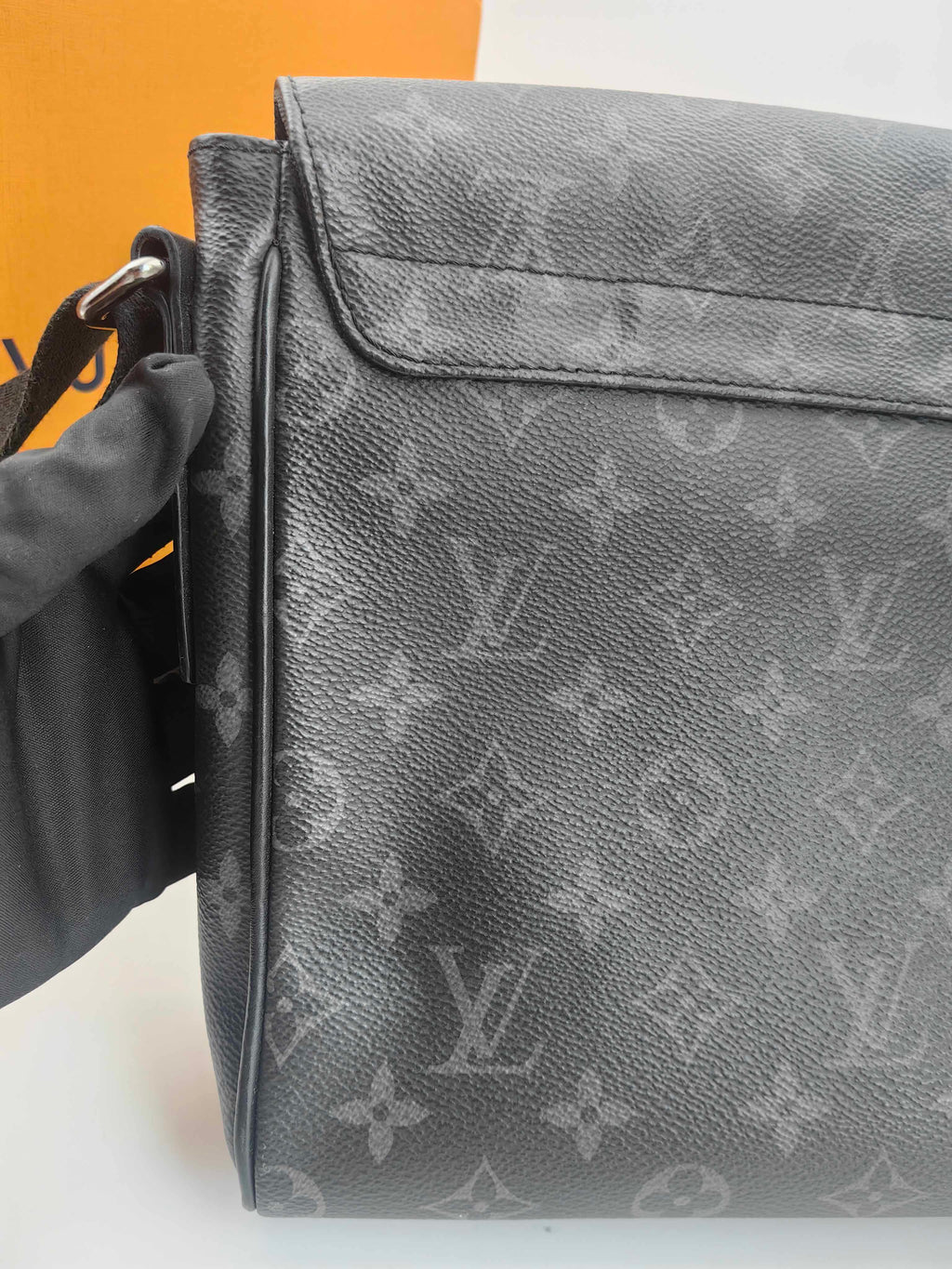 Louis Vuitton Messenger Bag