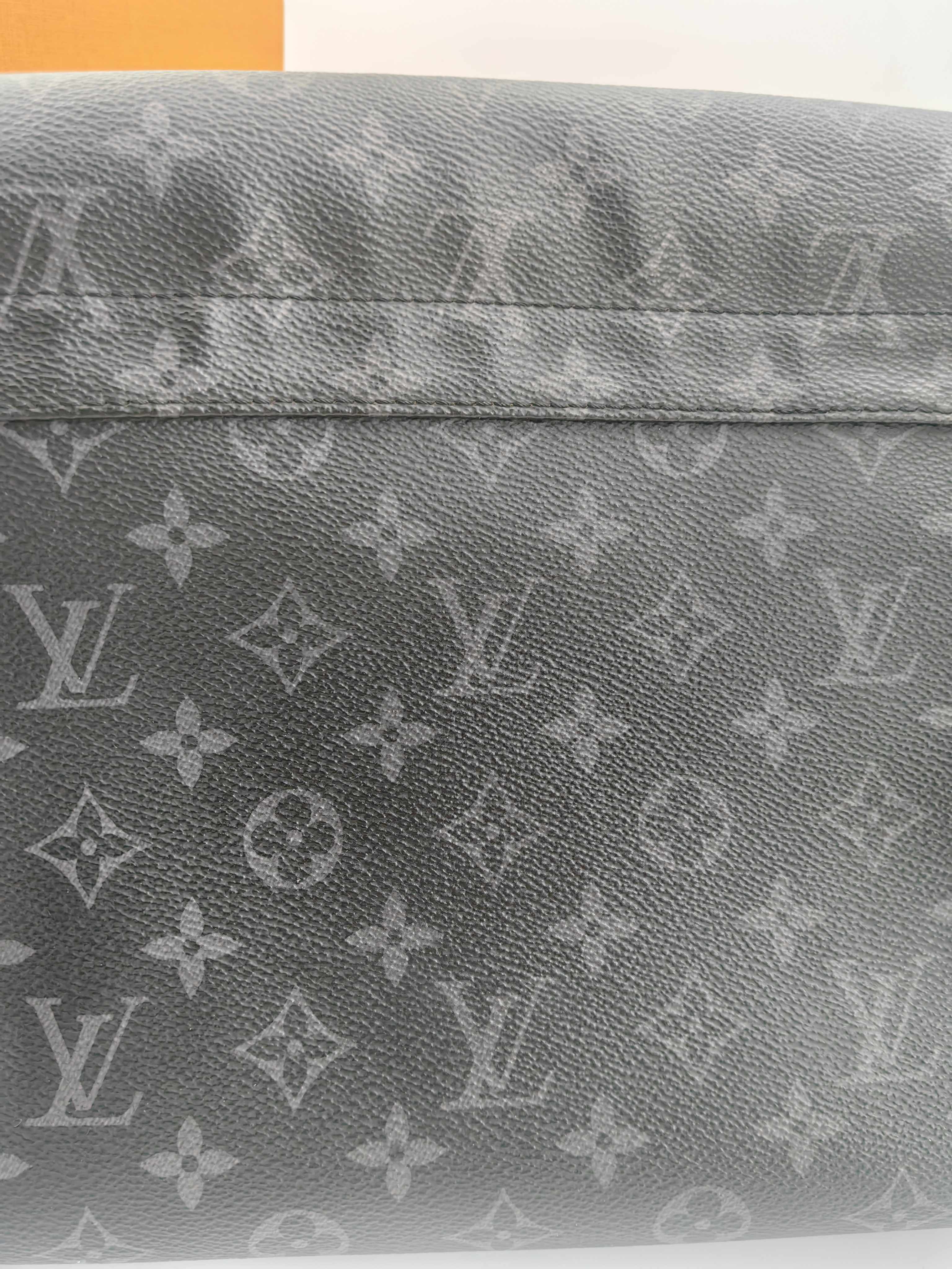 Louis Vuitton Messenger Bag
