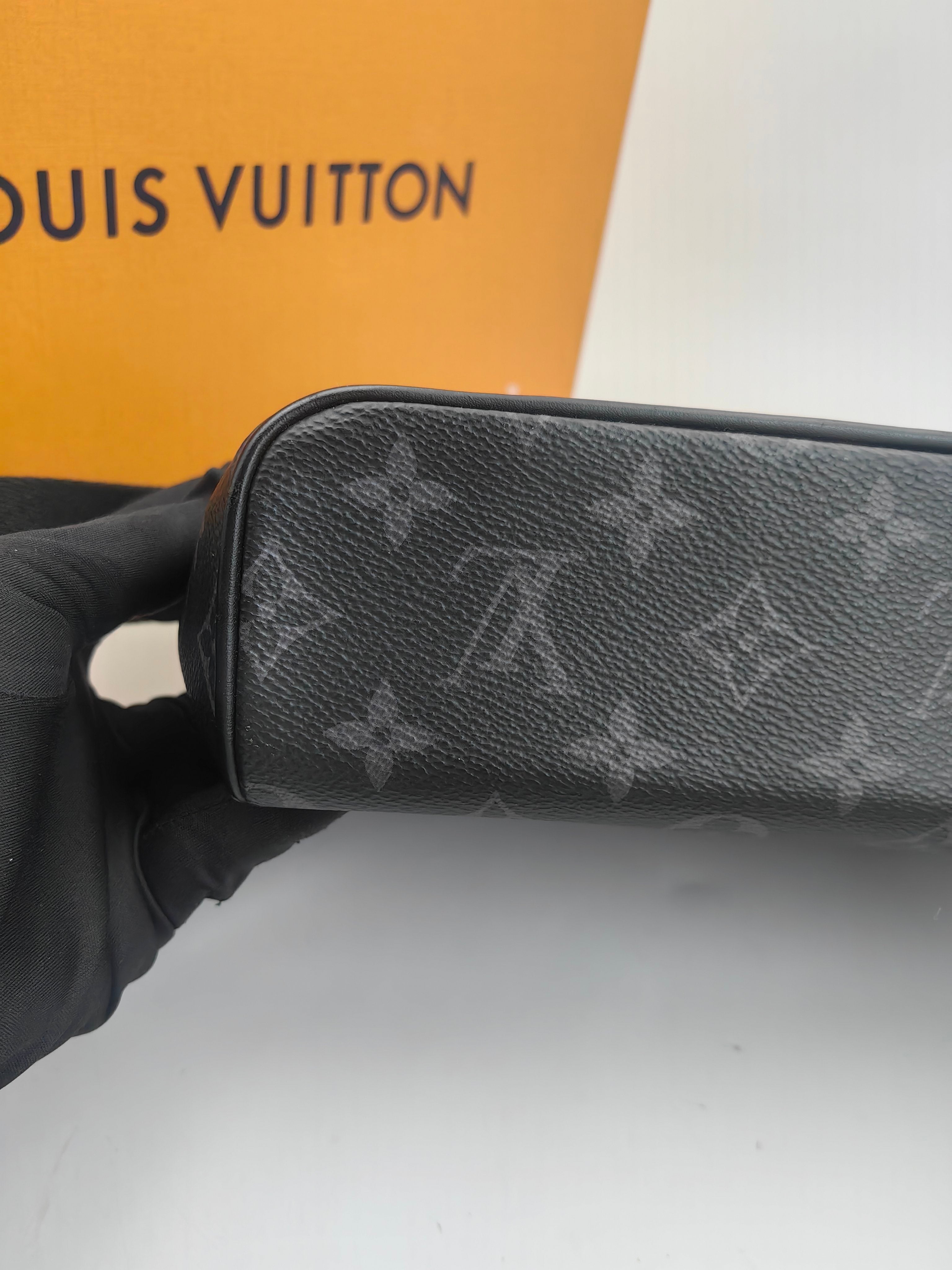 Louis Vuitton Messenger Bag
