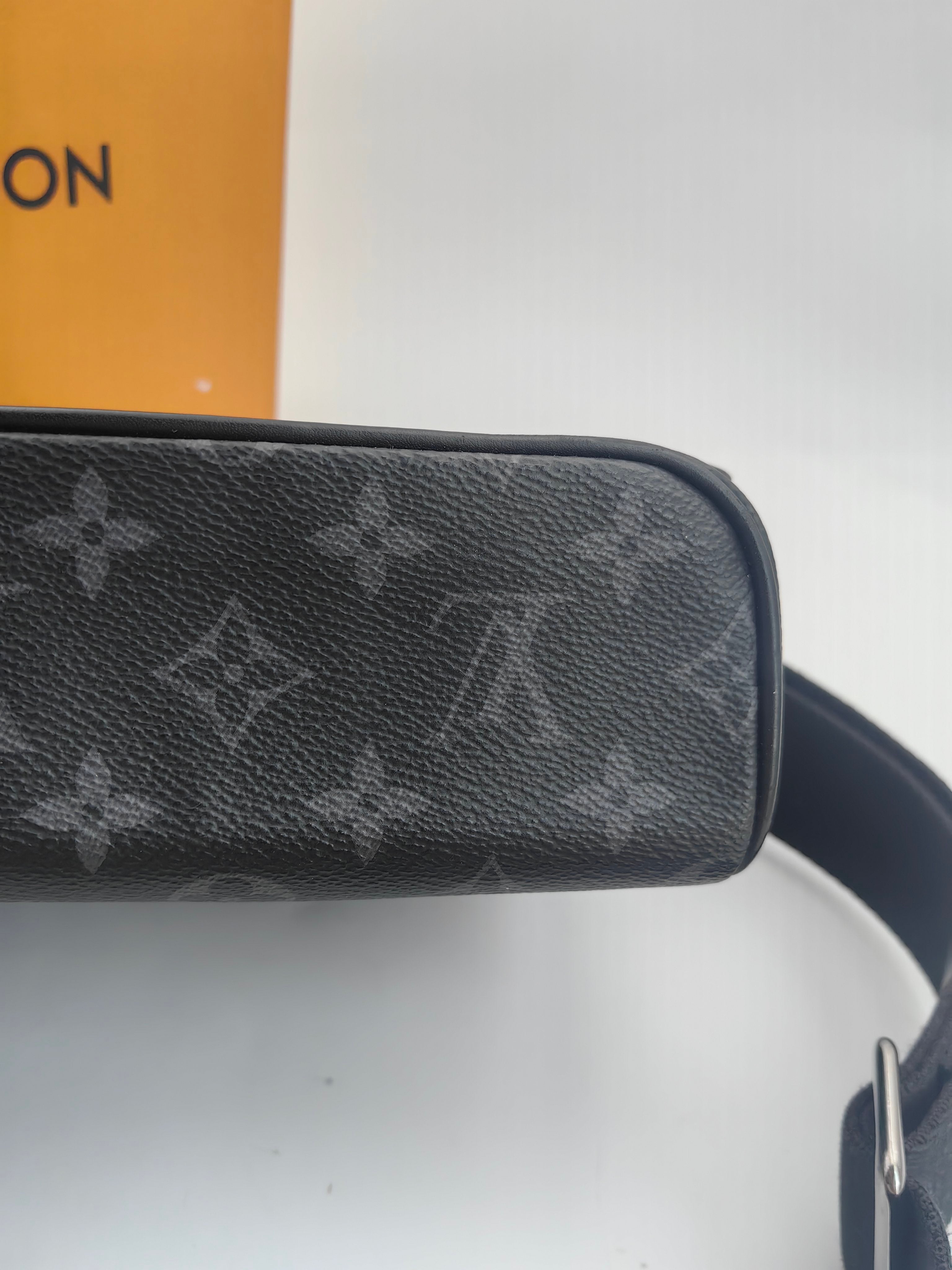 Louis Vuitton Messenger Bag