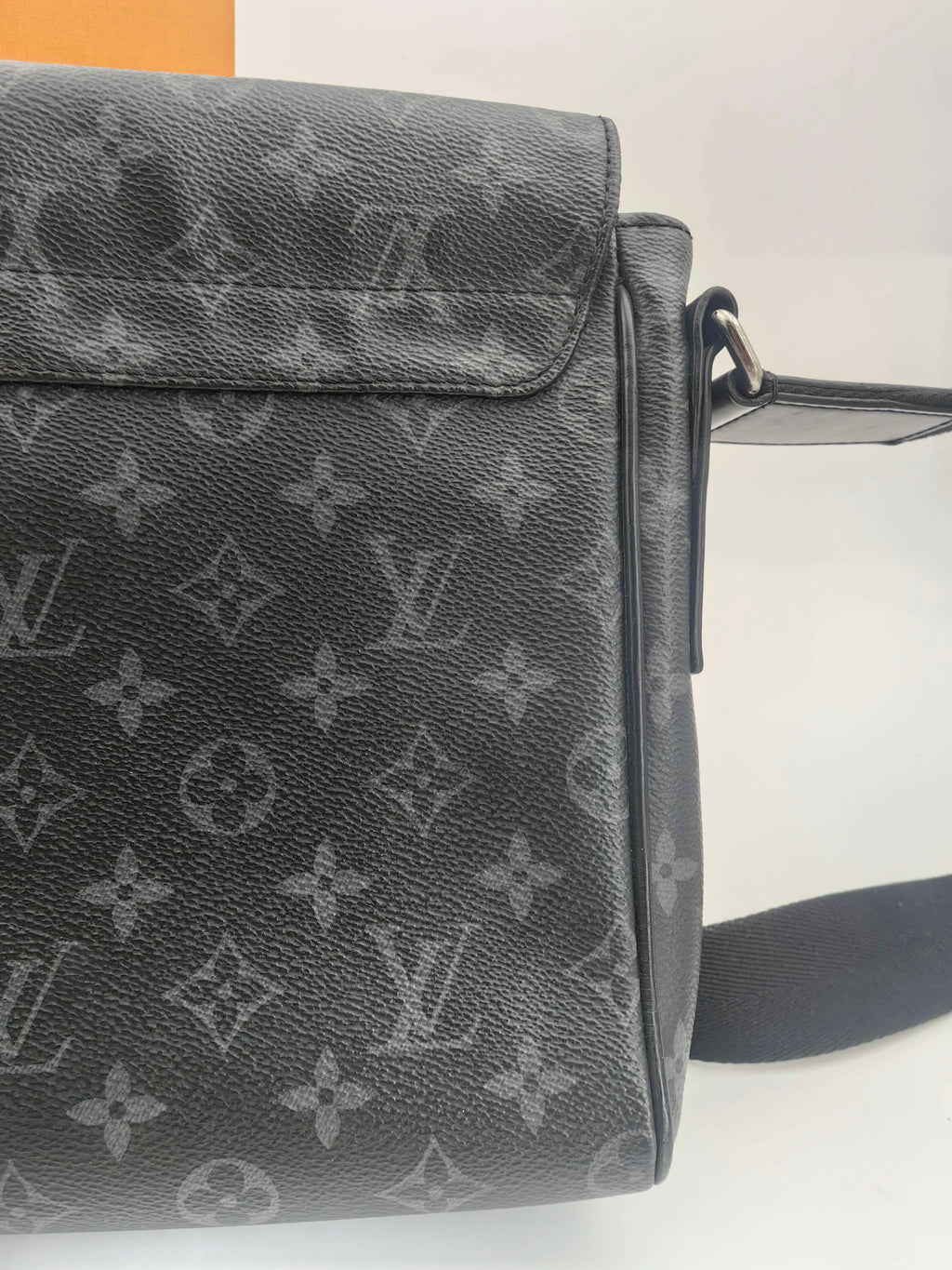 Louis Vuitton Messenger Bag