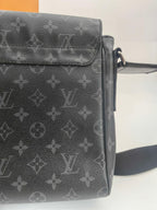 Louis Vuitton Messenger Bag