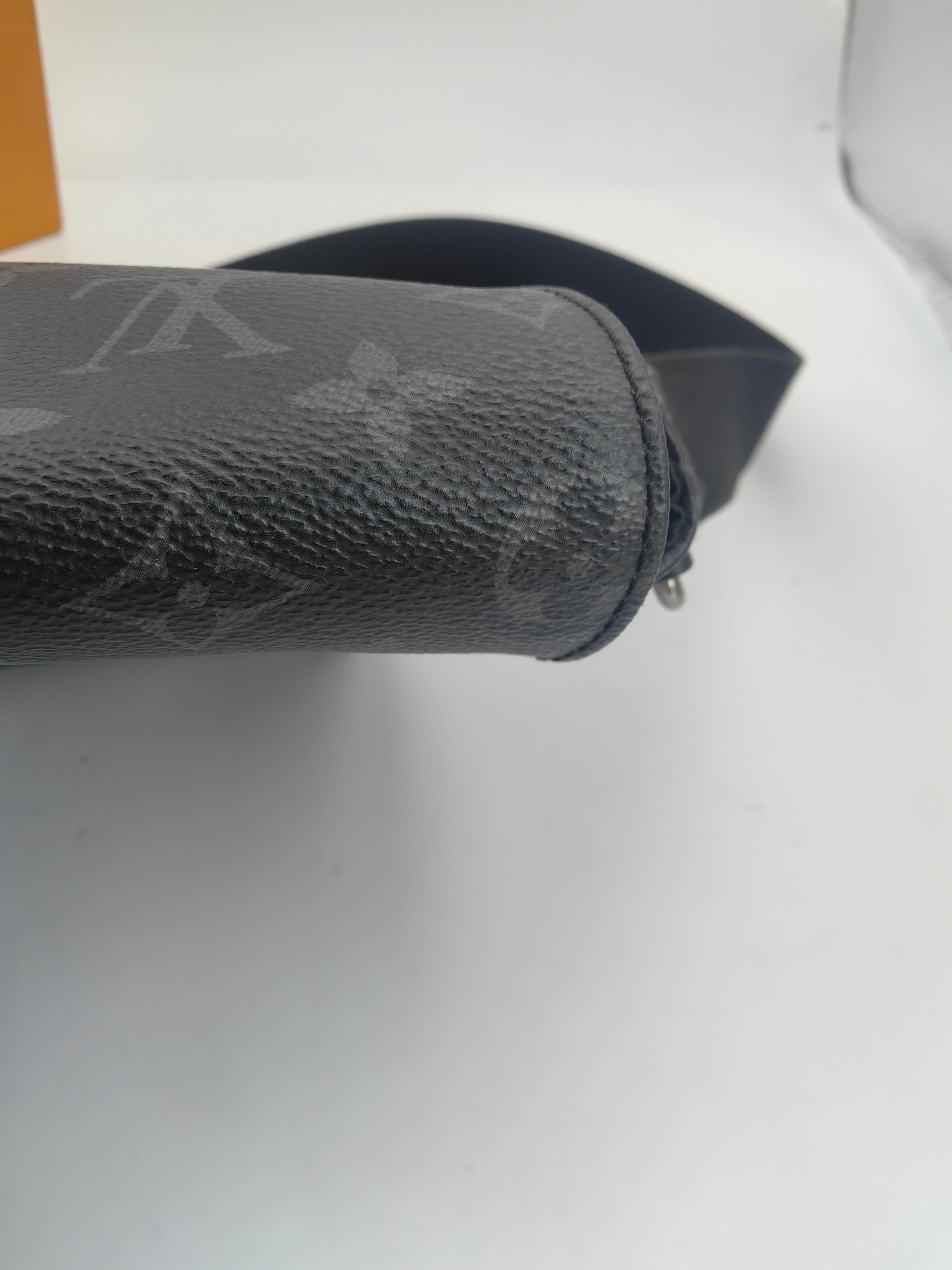 Louis Vuitton Messenger Bag