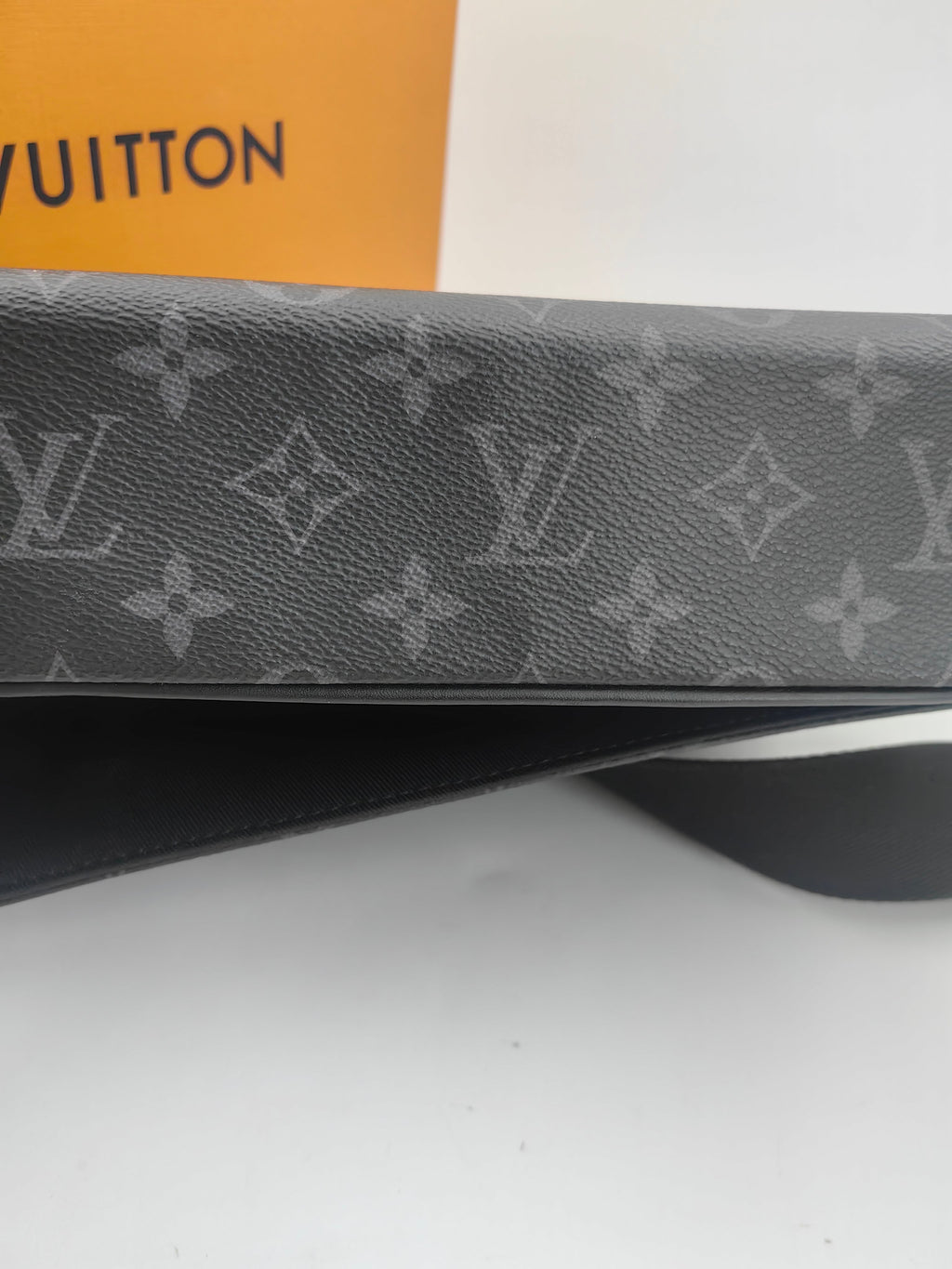 Louis Vuitton Messenger Bag