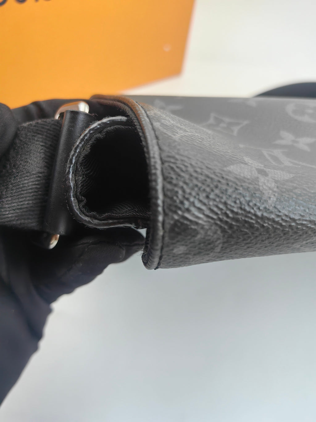 Louis Vuitton Messenger Bag
