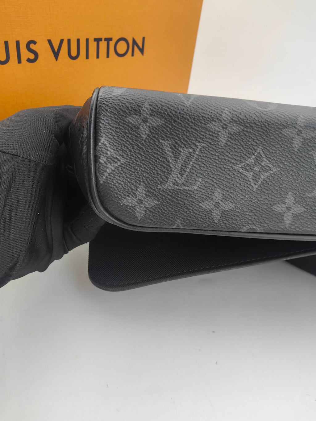Louis Vuitton Messenger Bag
