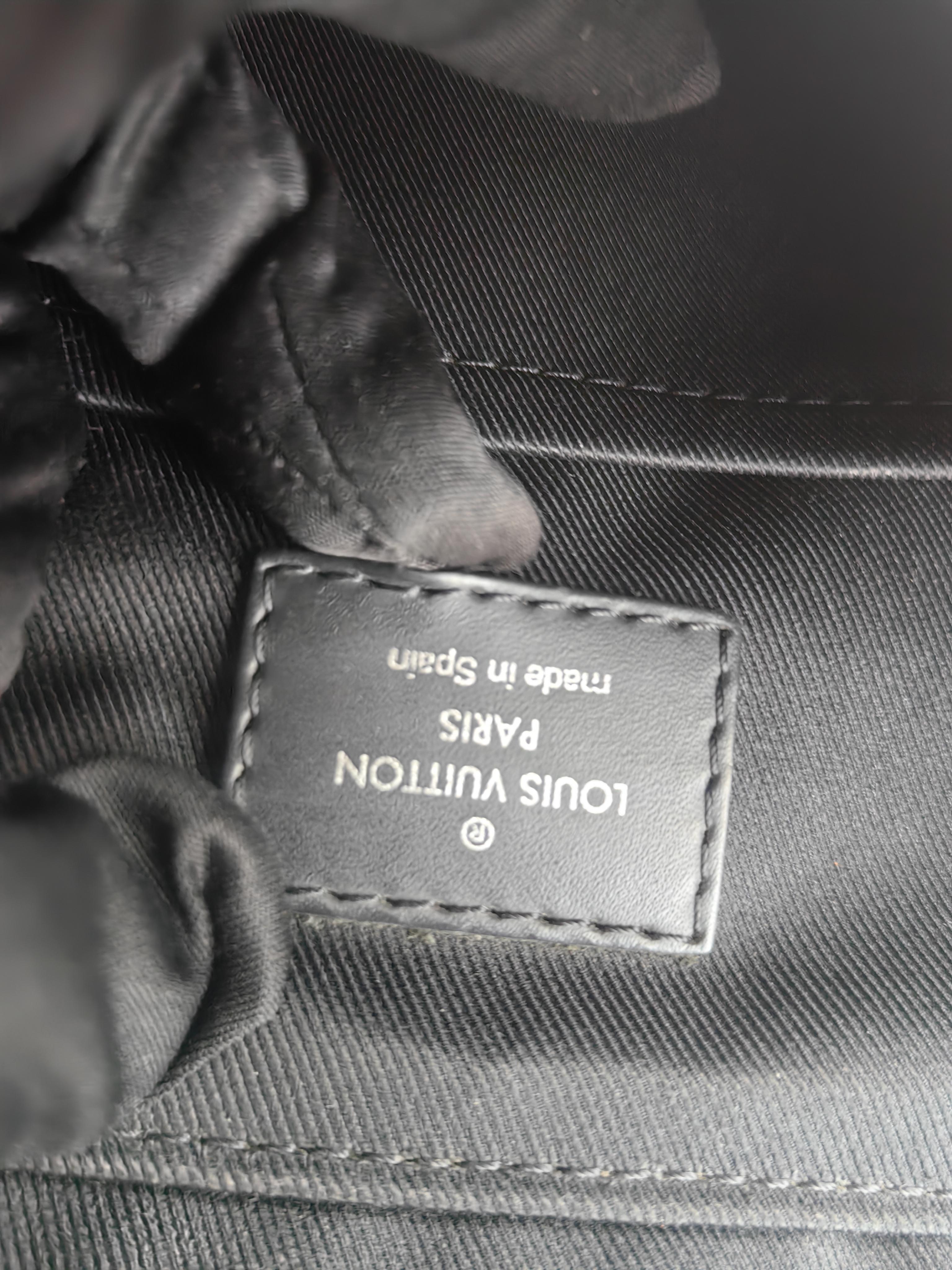 Louis Vuitton Messenger Bag