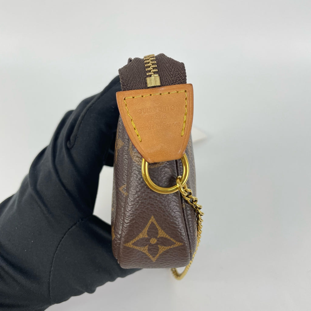 Louis Vuitton Clutch