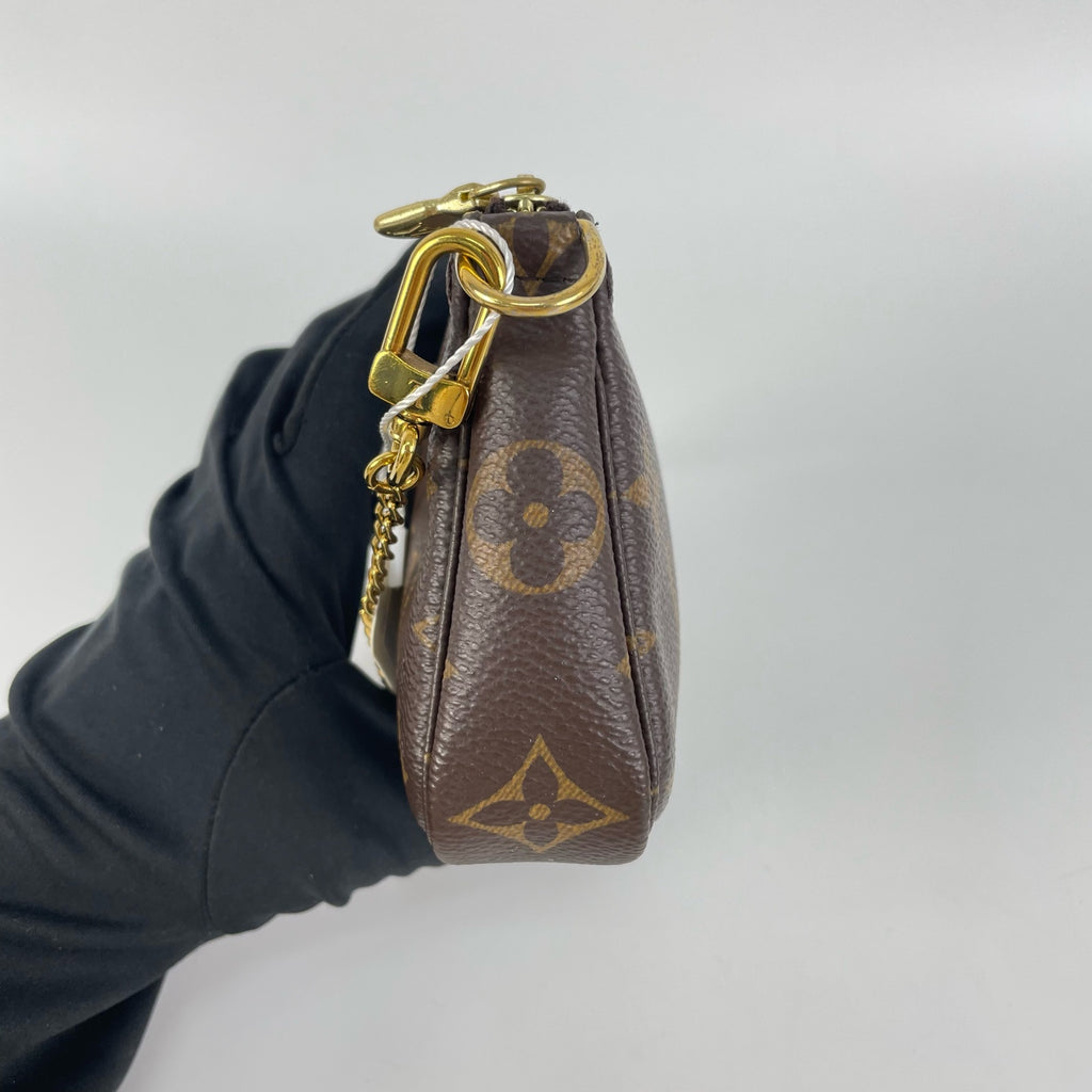 Louis Vuitton Clutch