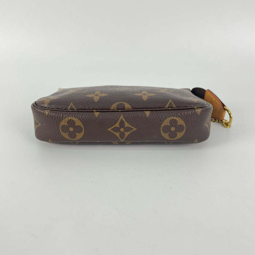 Louis Vuitton Clutch