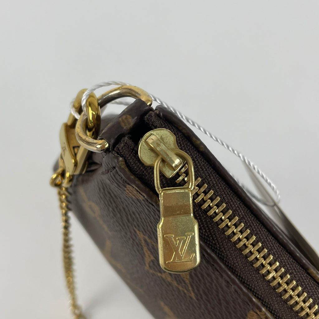 Louis Vuitton Clutch