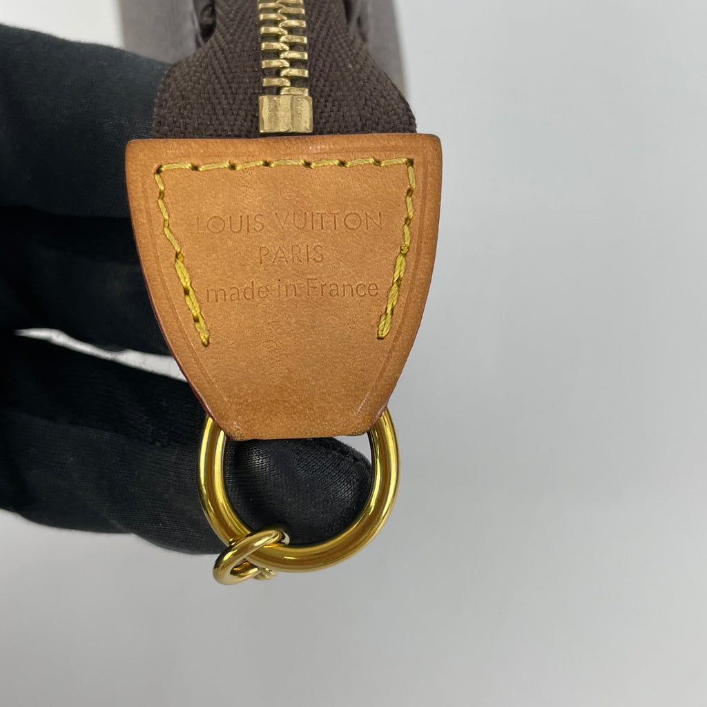 Louis Vuitton Clutch