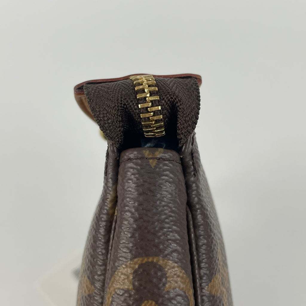 Louis Vuitton Clutch