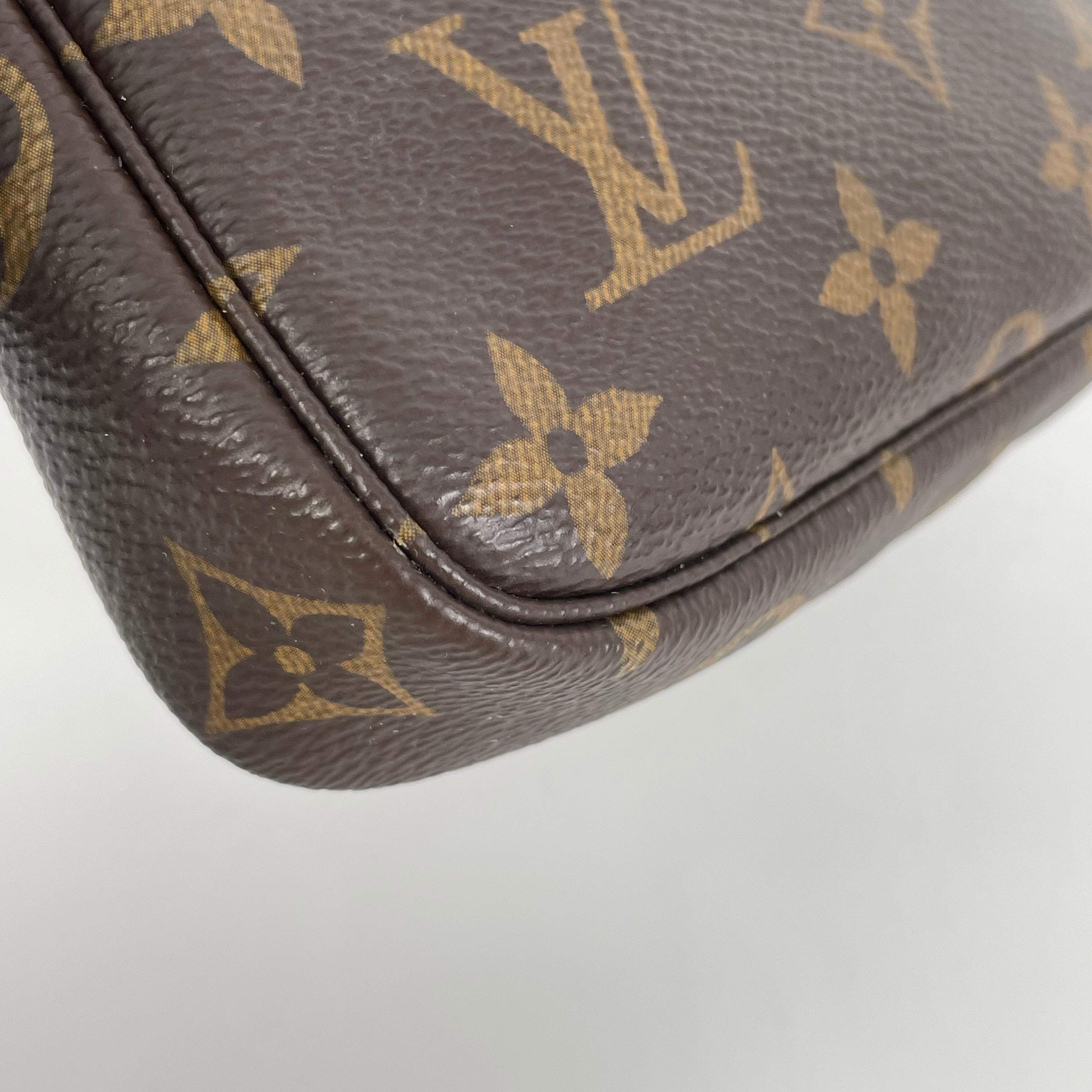 Louis Vuitton Clutch